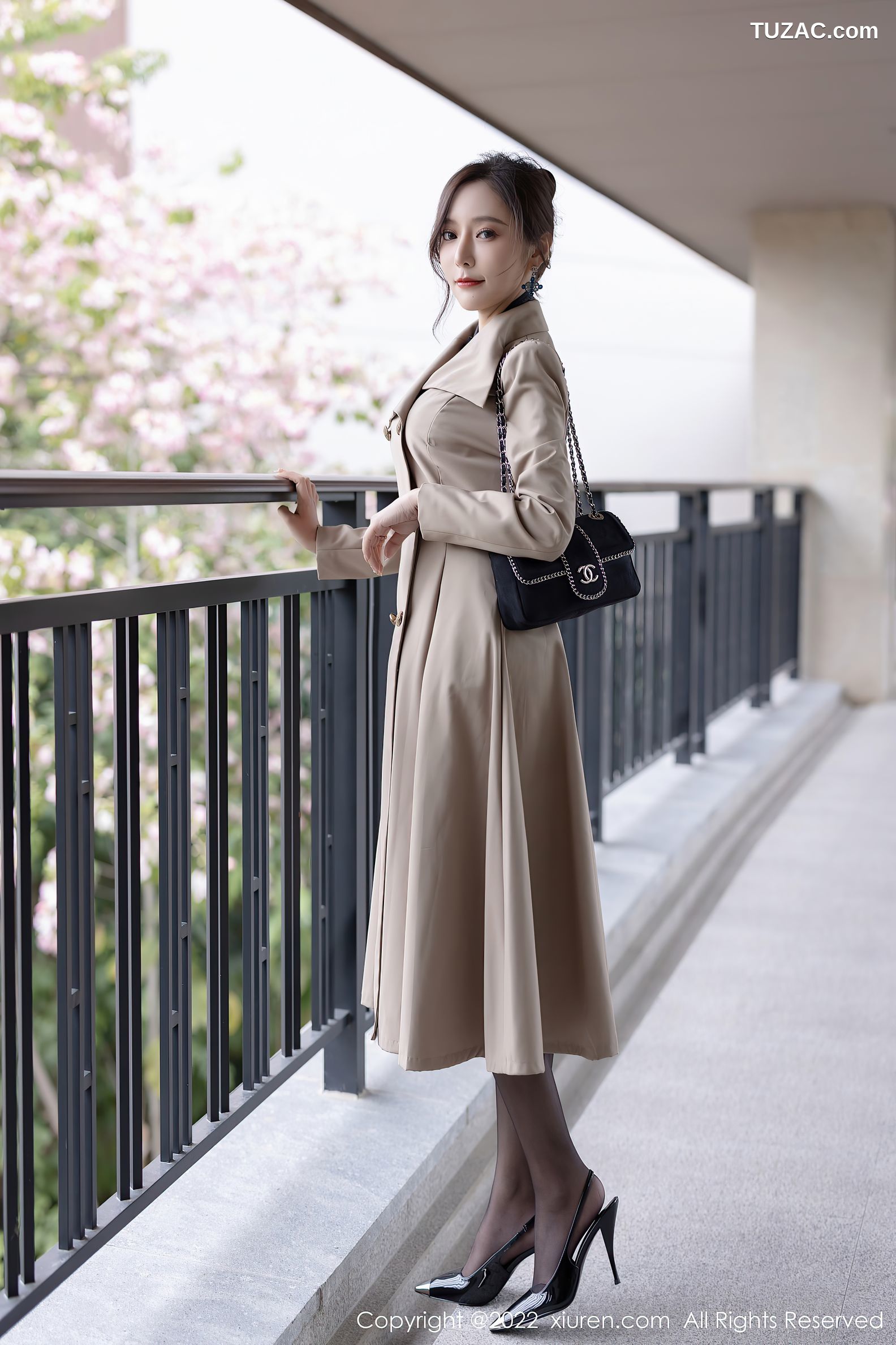 XiuRen秀人网-4417-王馨瑶Yanni-风衣黑色轻透内衣黑丝-2022.01.04