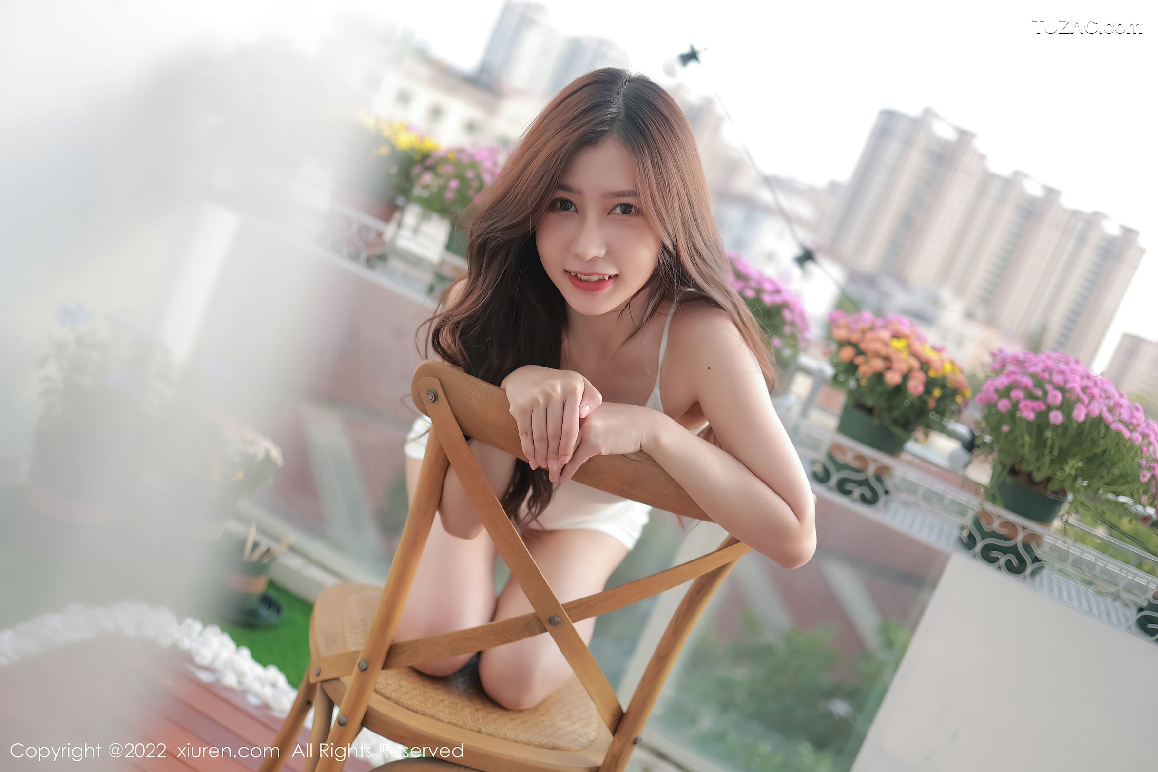 XiuRen秀人网-4419-尹甜甜-户外阳光下白色轻透上衣性感内裤-2022.01.04