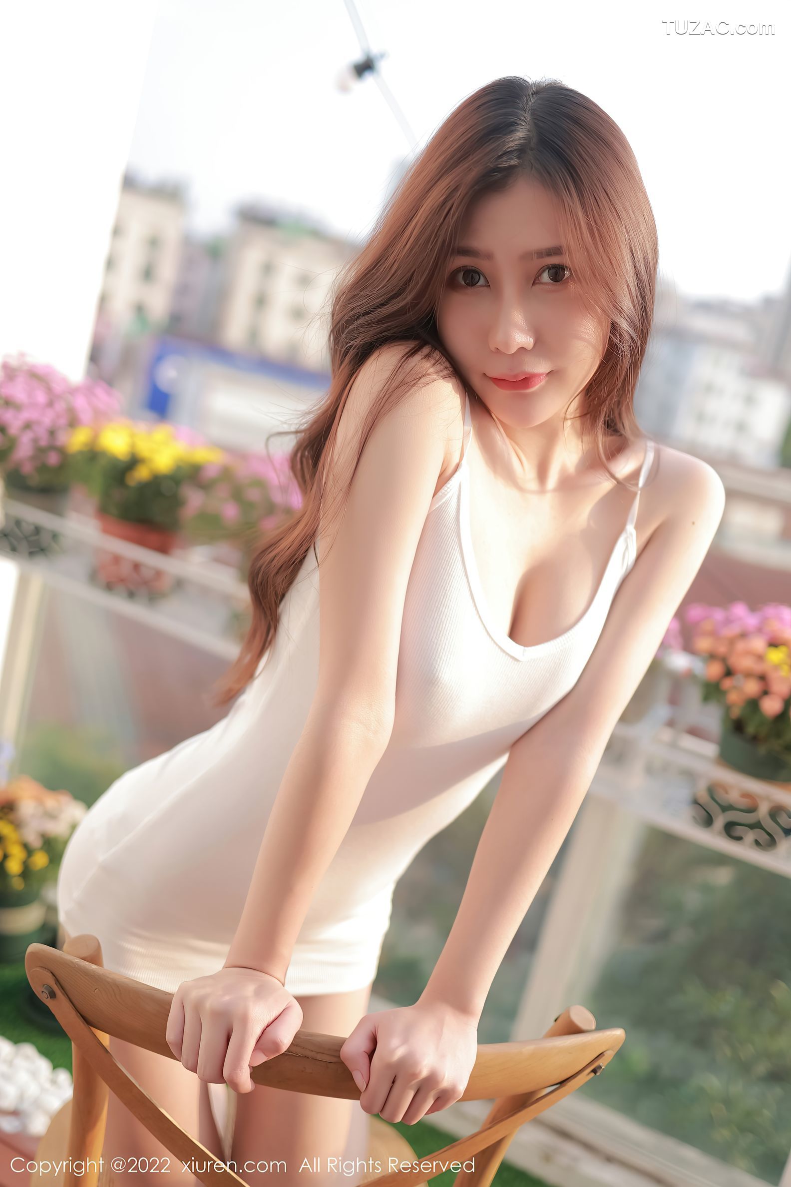 XiuRen秀人网-4419-尹甜甜-户外阳光下白色轻透上衣性感内裤-2022.01.04