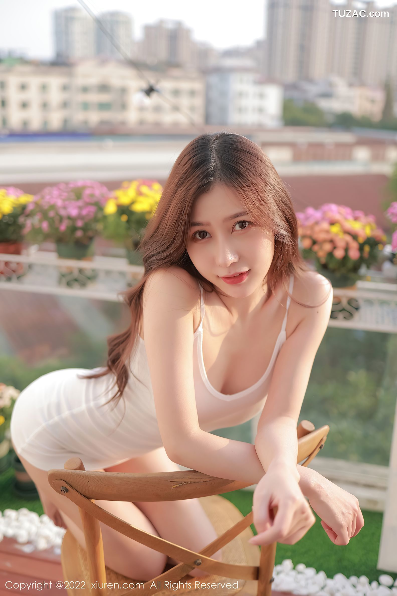 XiuRen秀人网-4419-尹甜甜-户外阳光下白色轻透上衣性感内裤-2022.01.04