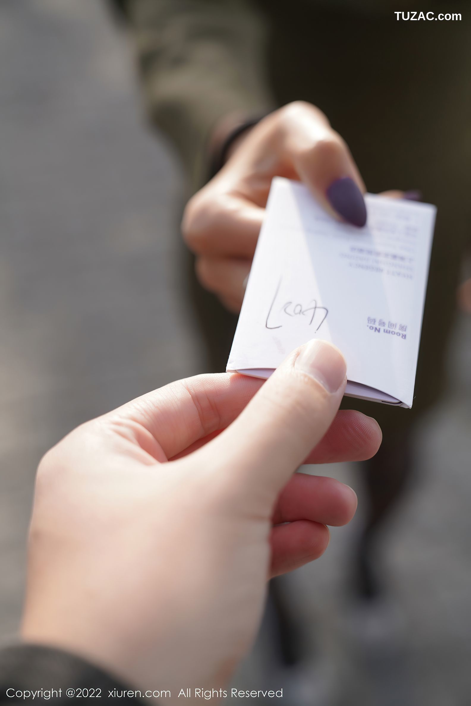 XiuRen秀人网-4428-蓝夏Akasha-靓丽灰绿色上衣短裙性感内衣-2022.01.06