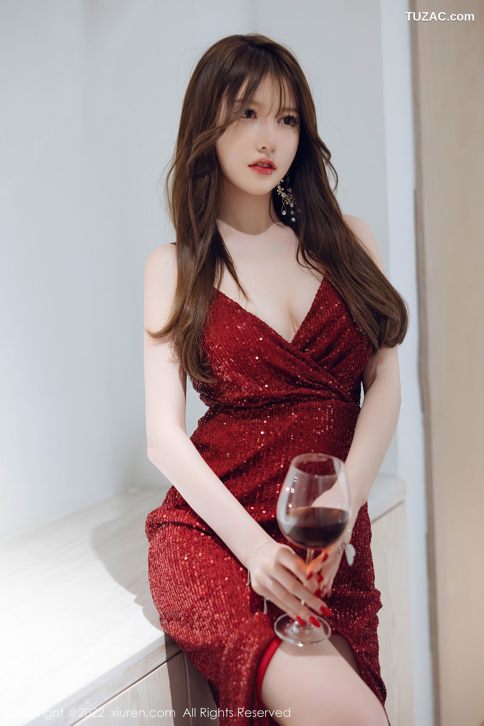 XiuRen秀人网-4429-美桃酱-性感红色低胸长裙超薄肉丝-2022.01.06