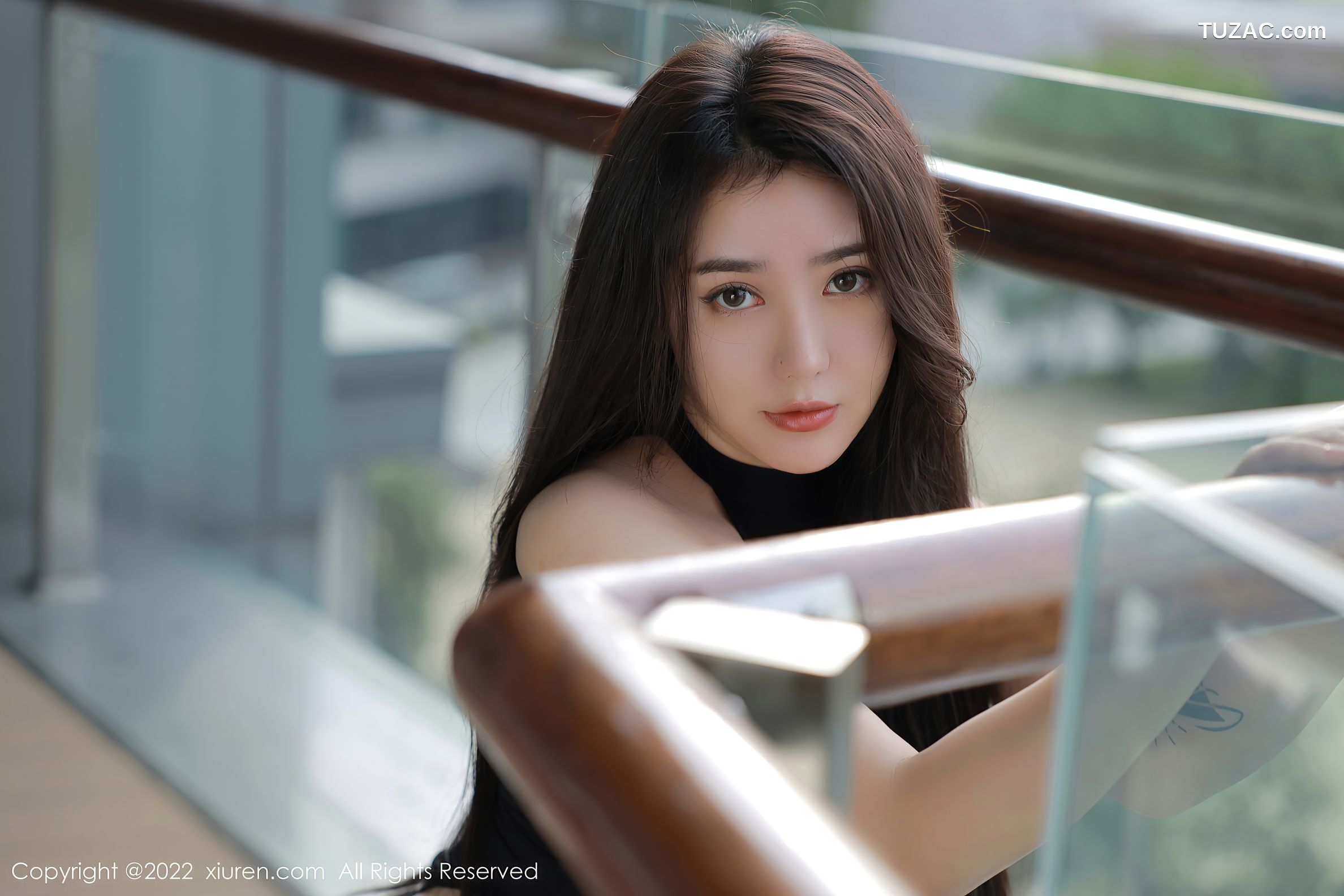 XiuRen秀人网-4433-玛鲁娜Manuela-九月旅拍黑色收身衣浑圆美臀-2022.01.07