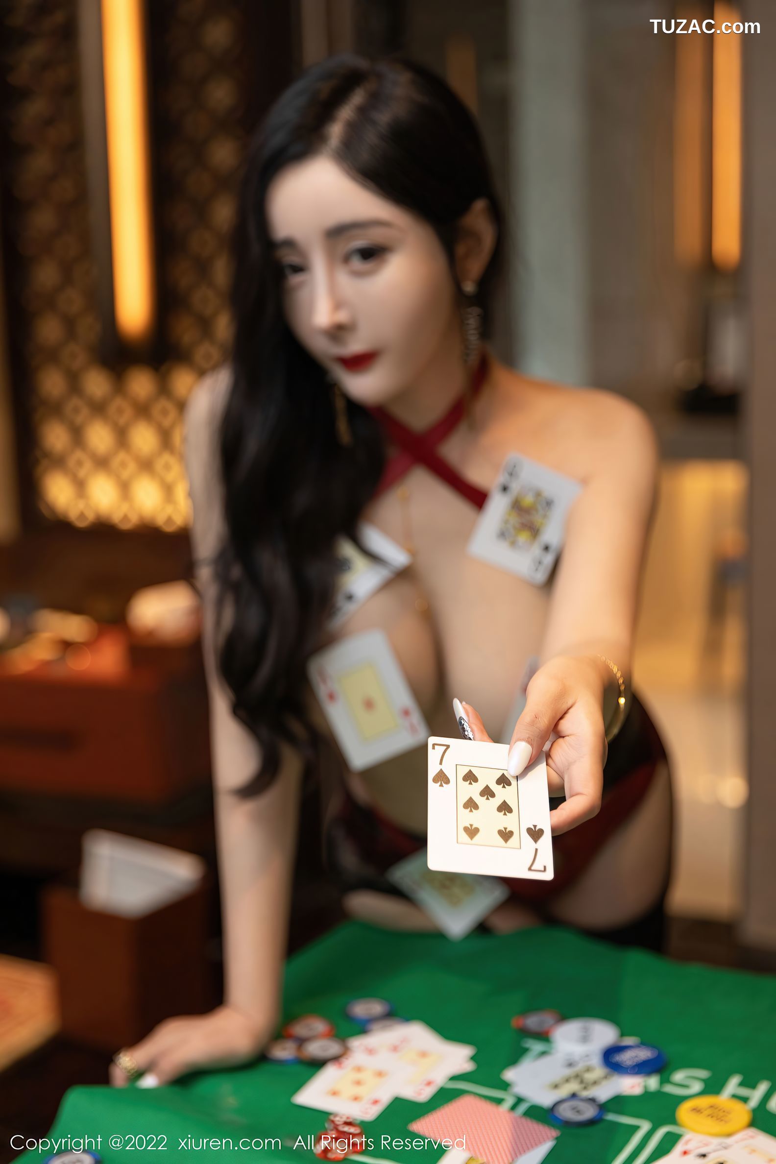 XiuRen秀人网-4434-允爾-三亚旅拍赌场情景主题低胸裙丰乳肥臀-2022.01.07