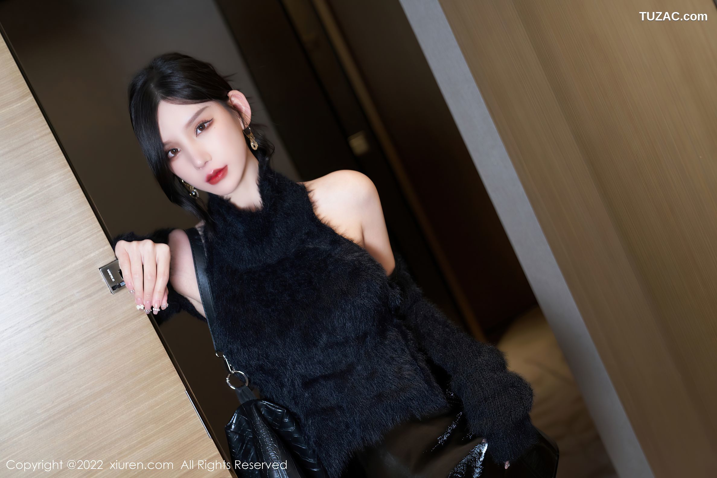XiuRen秀人网-4437-周于希Sally-全裸上身破烂黑丝-2022.01.07