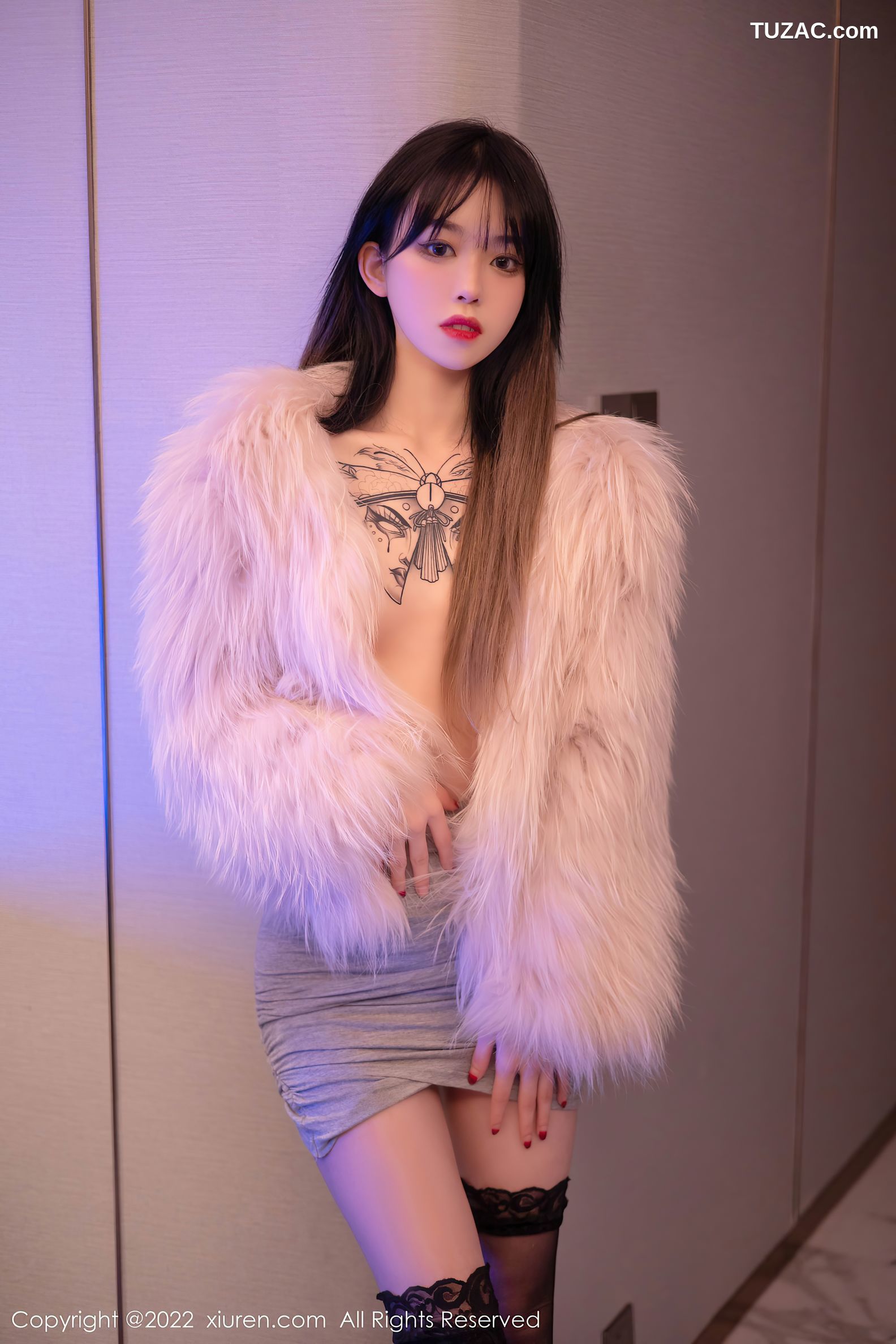 XiuRen秀人网-4441-奶瓶.-皮草下白色轻透上衣蕾丝袜-2022.01.10