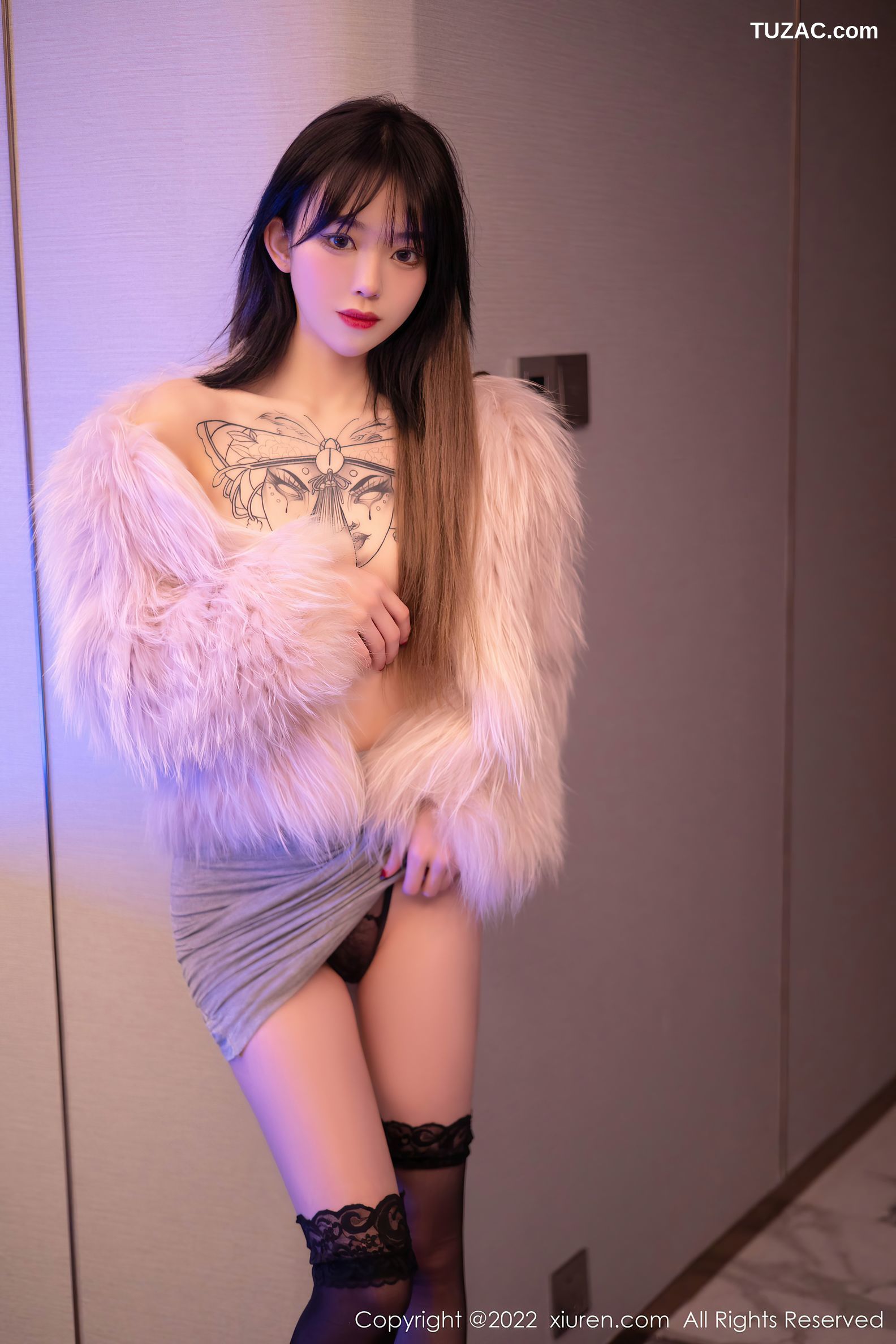 XiuRen秀人网-4441-奶瓶.-皮草下白色轻透上衣蕾丝袜-2022.01.10