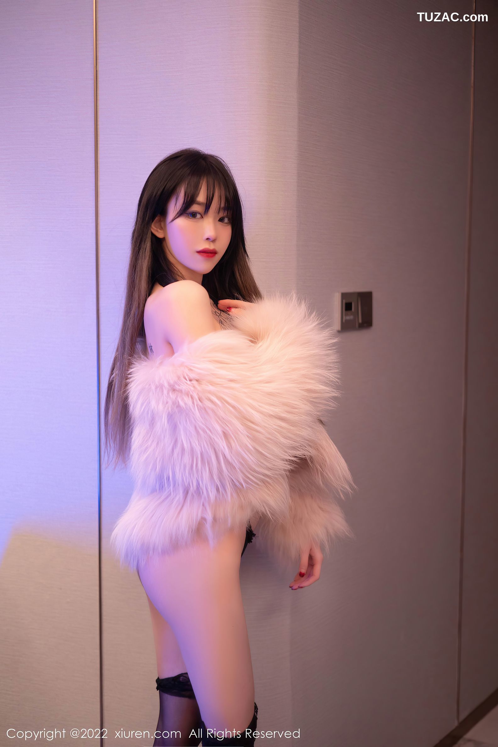 XiuRen秀人网-4441-奶瓶.-皮草下白色轻透上衣蕾丝袜-2022.01.10