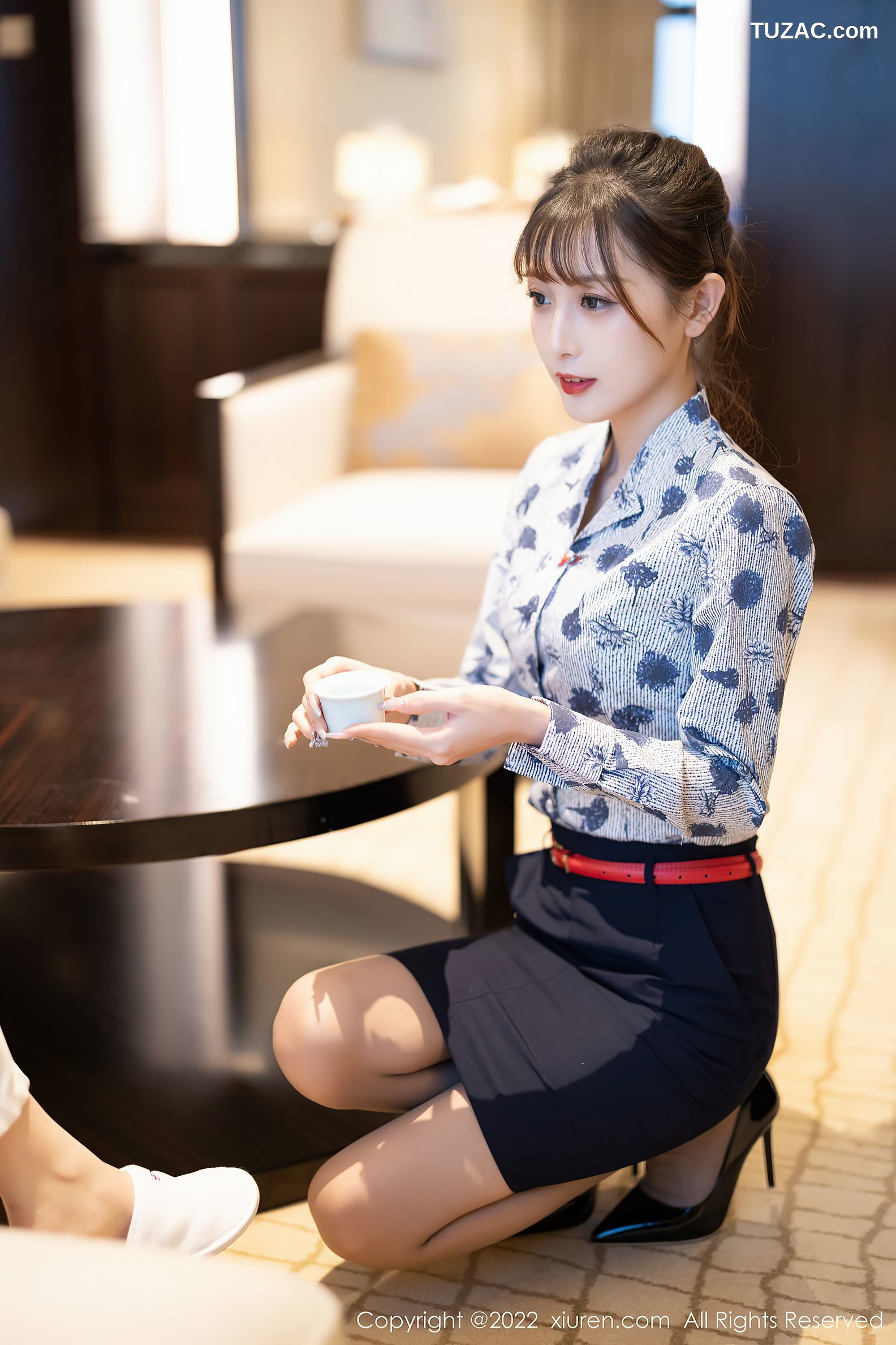 XiuRen秀人网-4447-林星阑-空姐制服性感黑色内衣灰丝裤袜-2022.01.11
