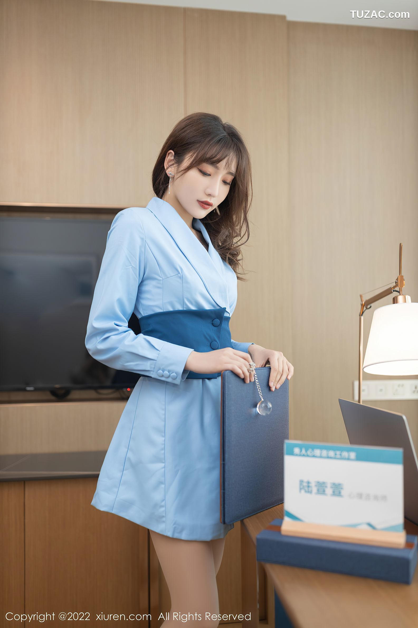 XiuRen秀人网-4461-陆萱萱-角色扮演主题精致白色蕾丝内衣肉丝裤袜-2022.01.13