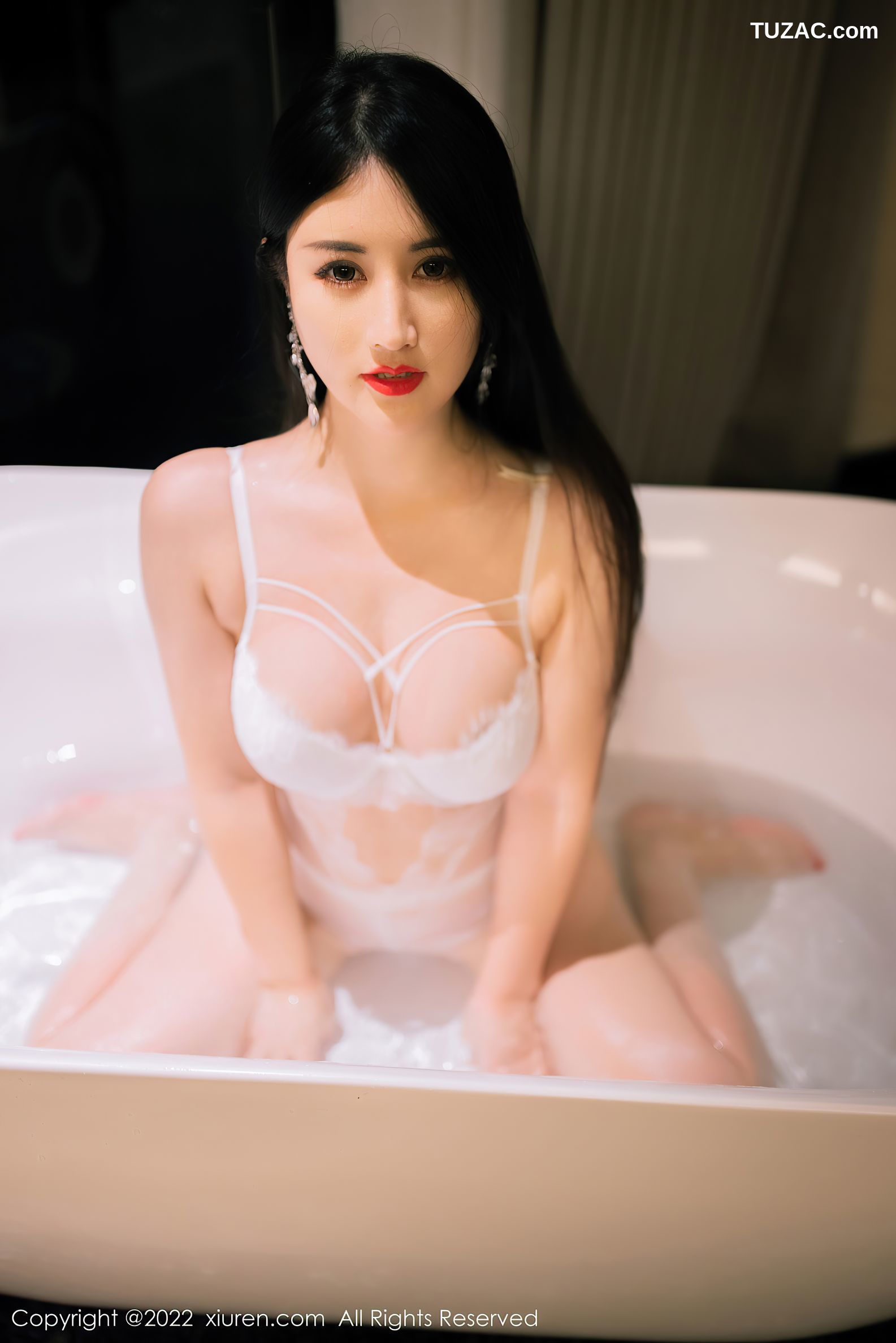 XiuRen秀人网-4476-诗诗kiki-轻透长衫蕾丝内衣户外加室内-2022.01.18