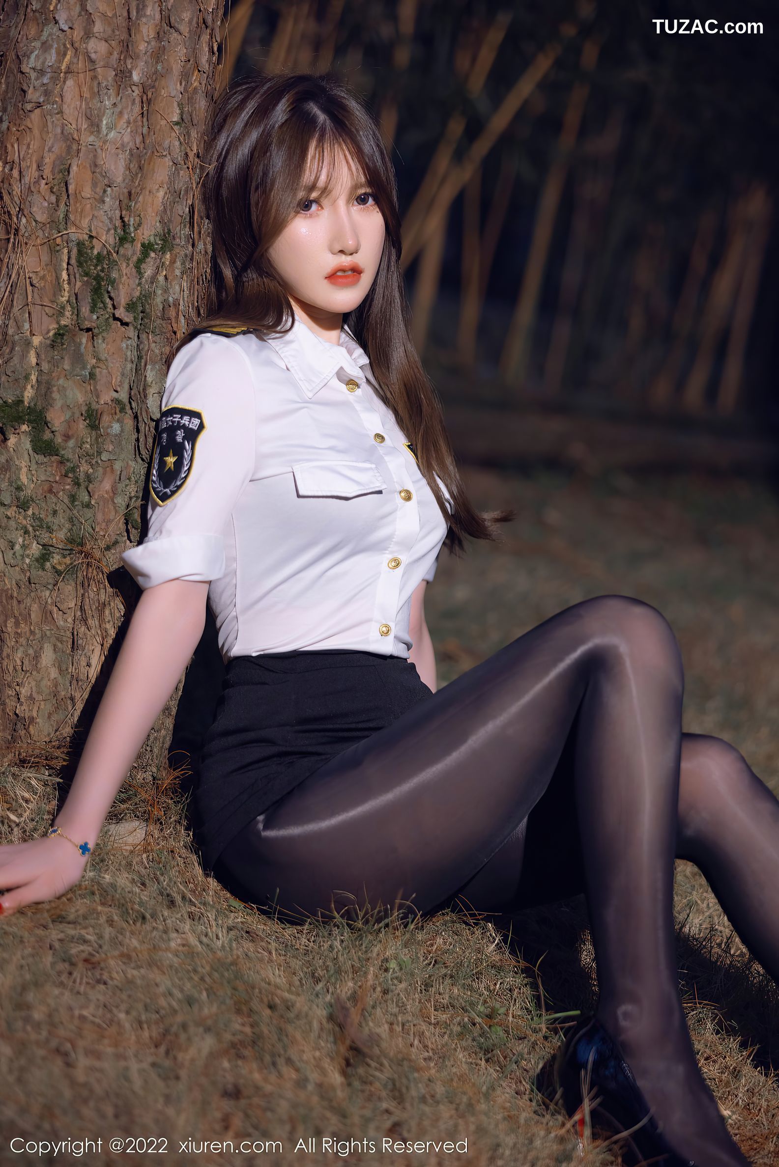 XiuRen秀人网-4492-美桃酱-户外夜晚树林-床上性感女兵制服黑丝-2022.01.20