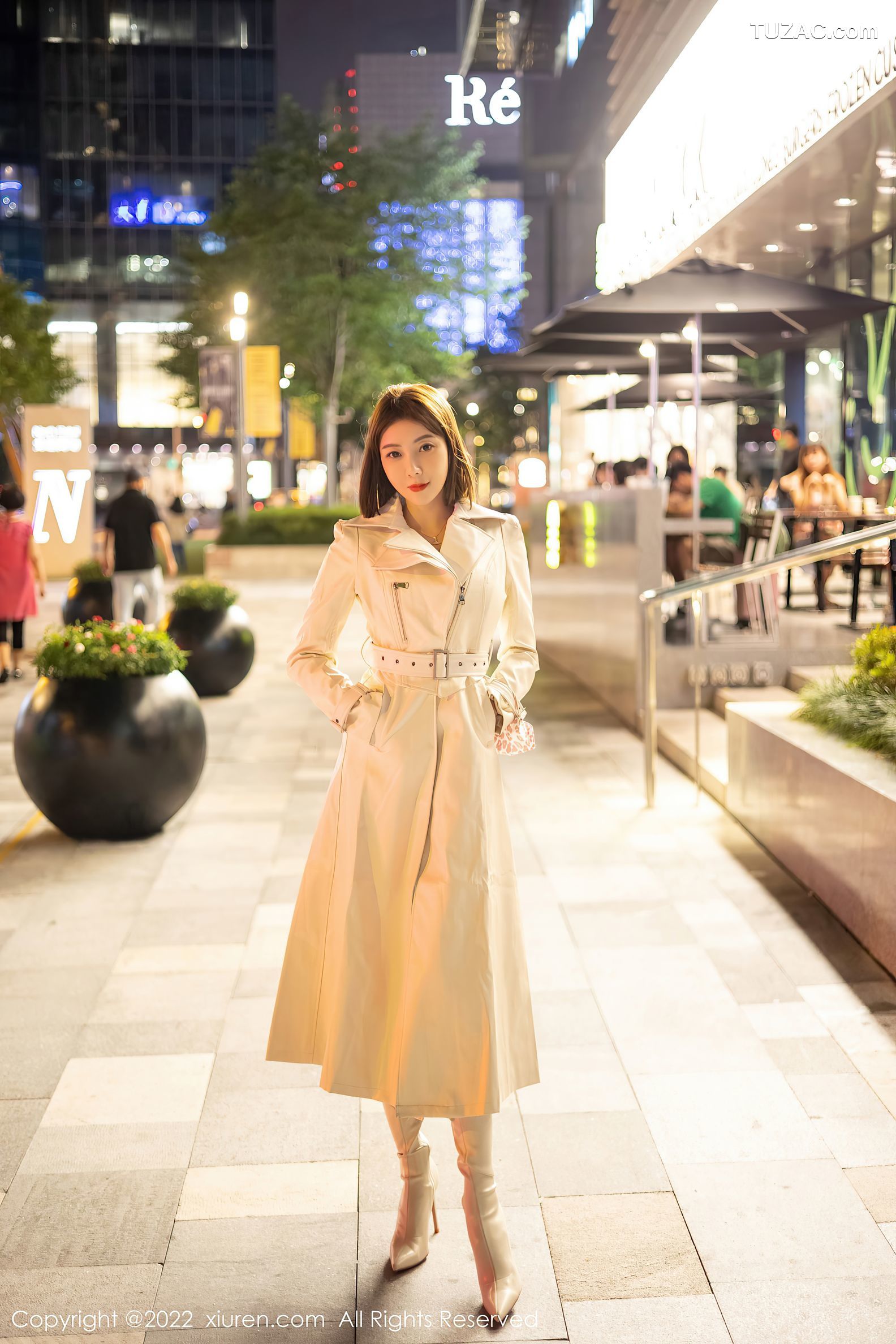 XiuRen秀人网-4495-果儿Victoria-青海旅拍-红蕾丝内衣肉丝白长皮靴-2022.01.21