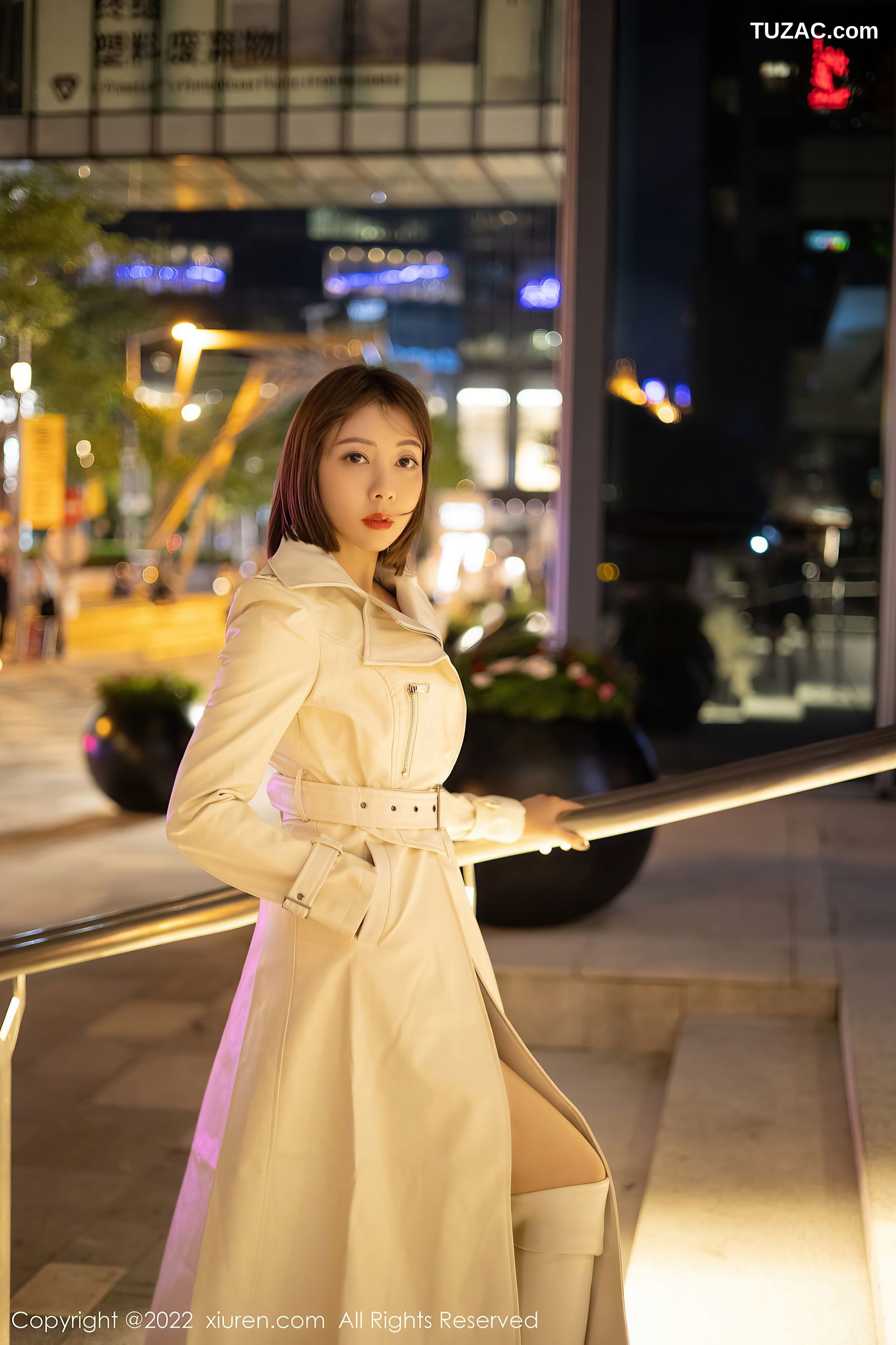 XiuRen秀人网-4495-果儿Victoria-青海旅拍-红蕾丝内衣肉丝白长皮靴-2022.01.21