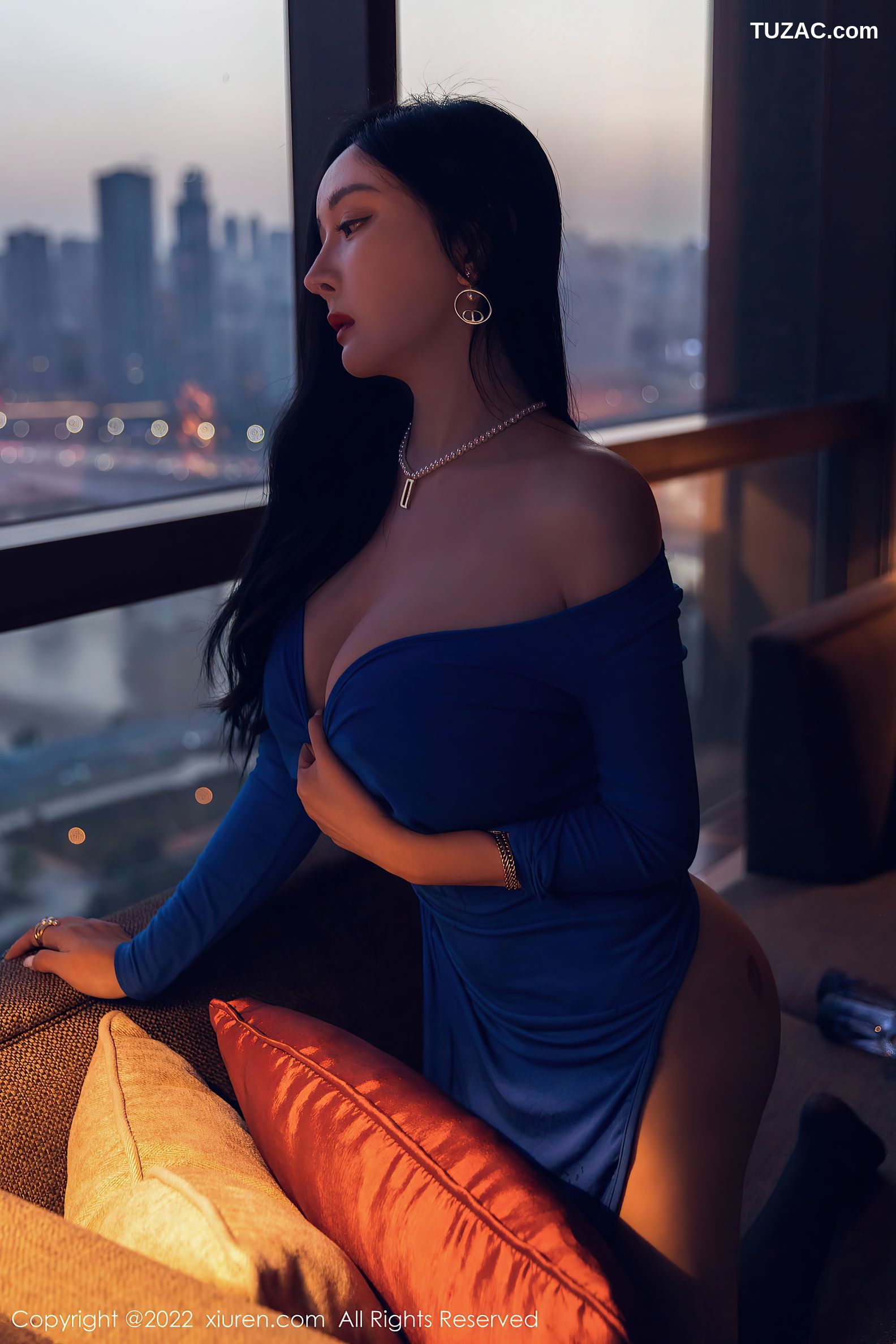 XiuRen秀人网-4496-允爾-蓝色紧身连衣短裙黑丝-2022.01.21