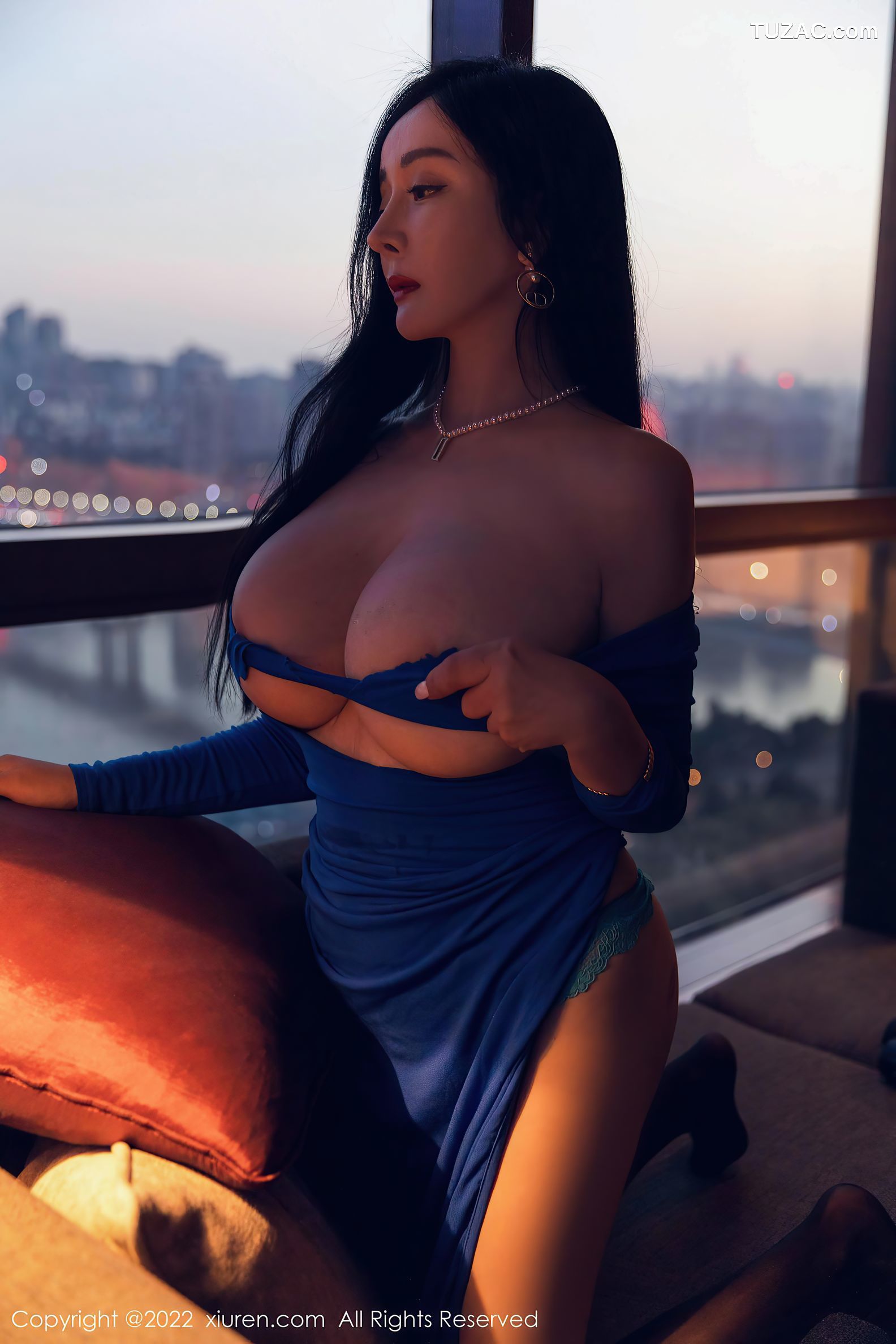 XiuRen秀人网-4496-允爾-蓝色紧身连衣短裙黑丝-2022.01.21