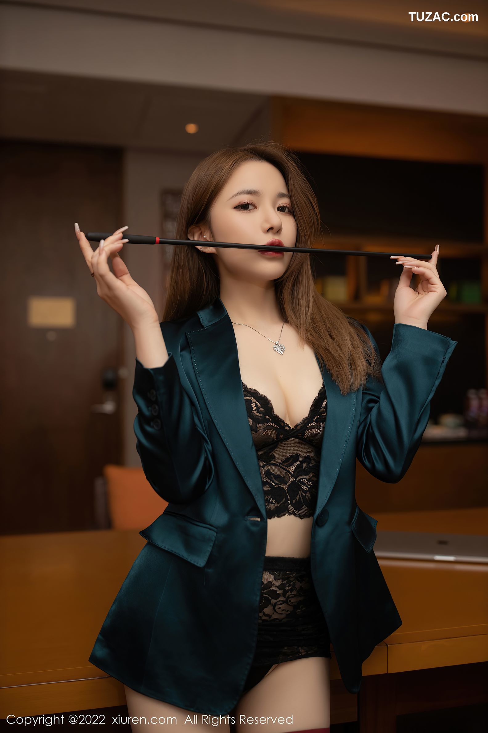 XiuRen秀人网-4497-鱼子酱Fish-角色扮演女老板的寂寞黑蕾丝内衣黑丝-2022.01.21