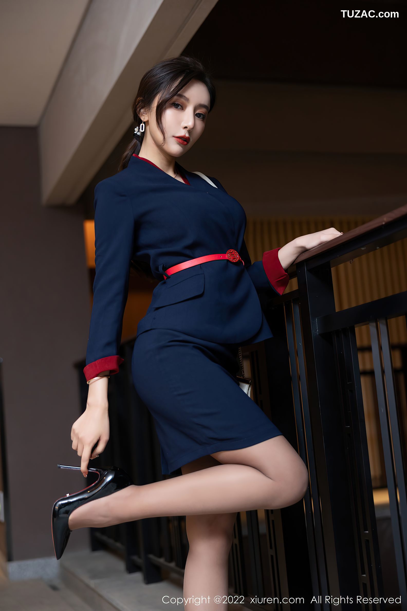 XiuRen秀人网-4500-王馨瑶Yanni-职业装主题-蓝色上衣短裙超薄黑丝-2022.01.21