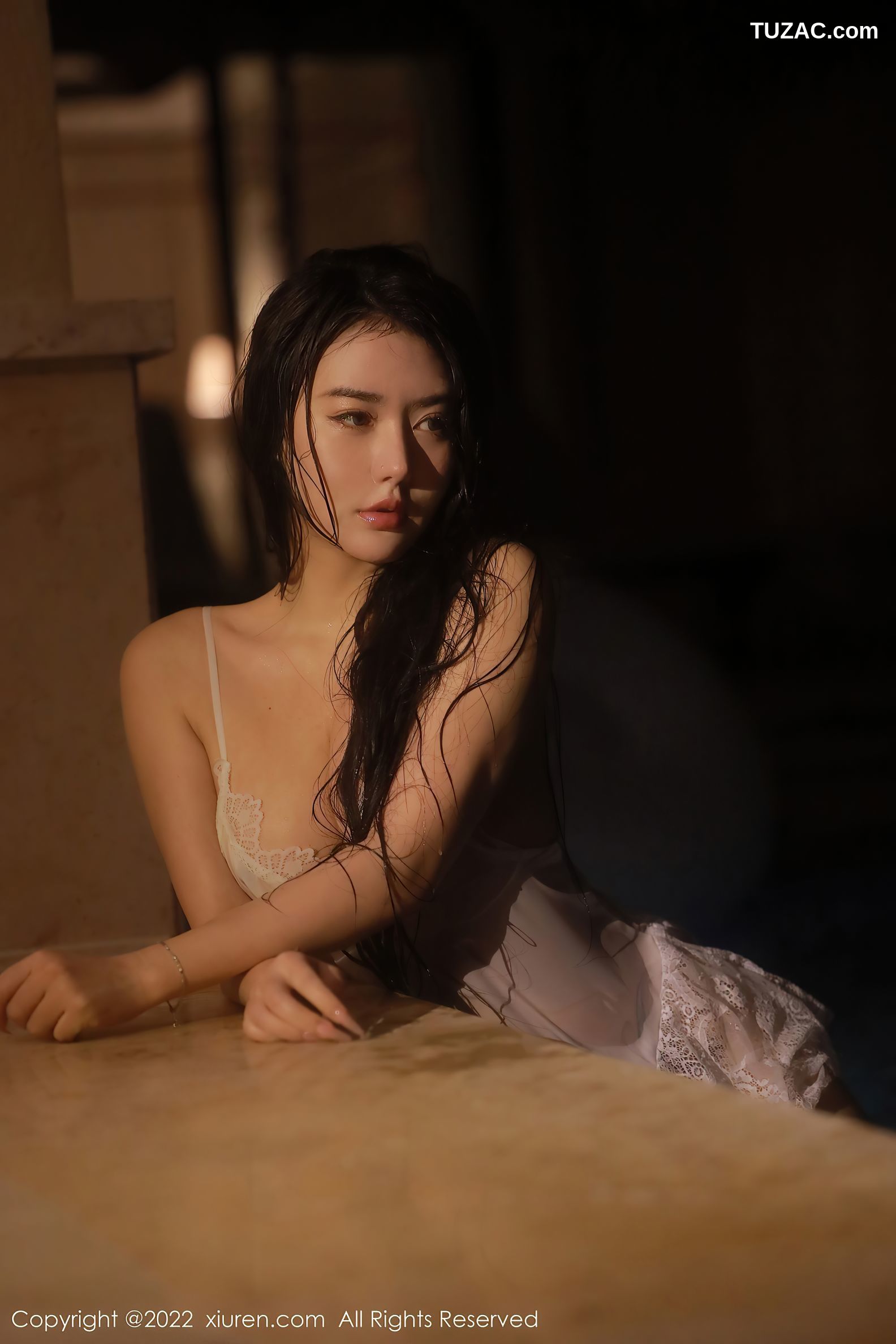 XiuRen秀人网-4504-玛鲁娜Manuela-三亚旅拍-白衣白情趣吊带裙-2022.01.24