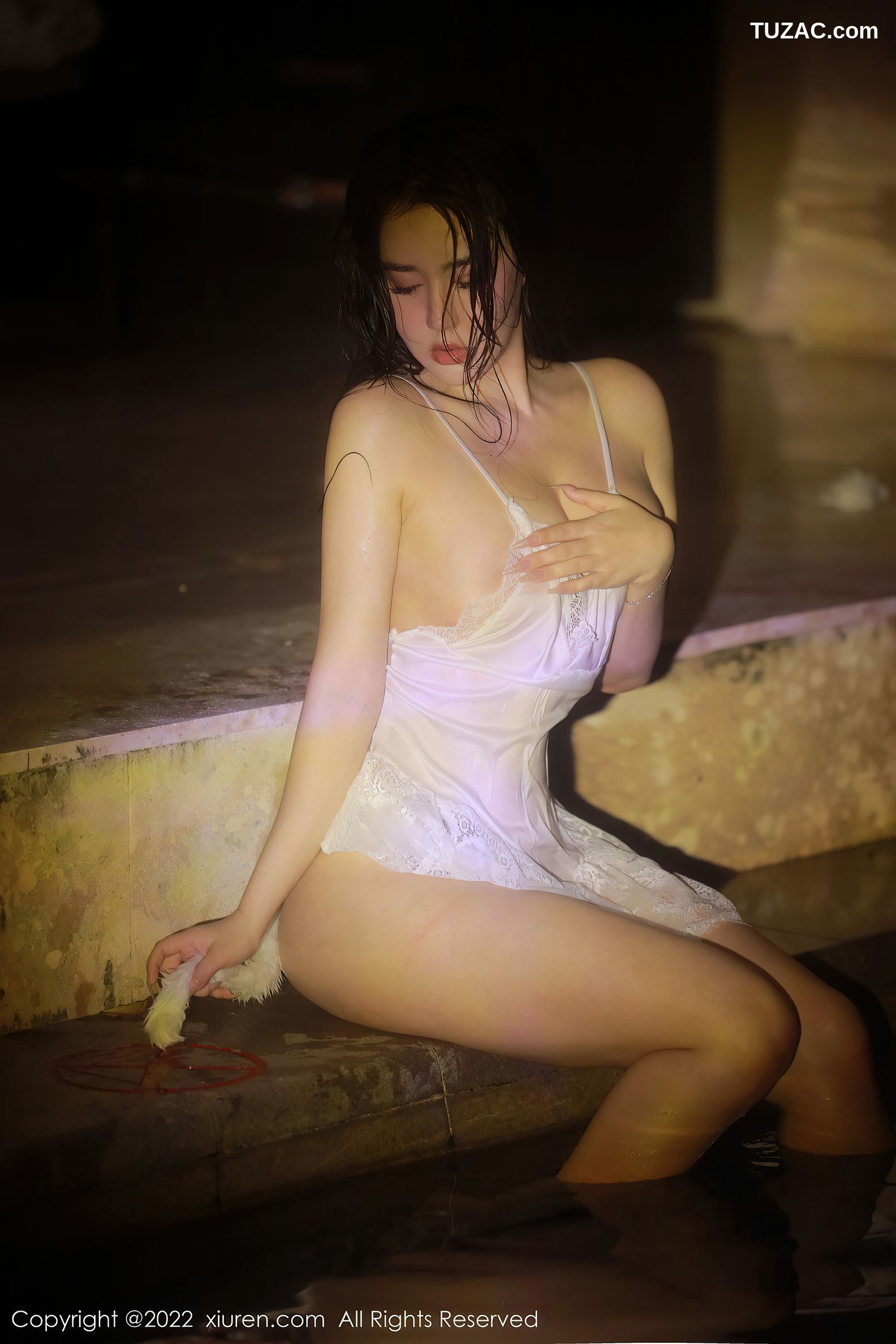 XiuRen秀人网-4504-玛鲁娜Manuela-三亚旅拍-白衣白情趣吊带裙-2022.01.24