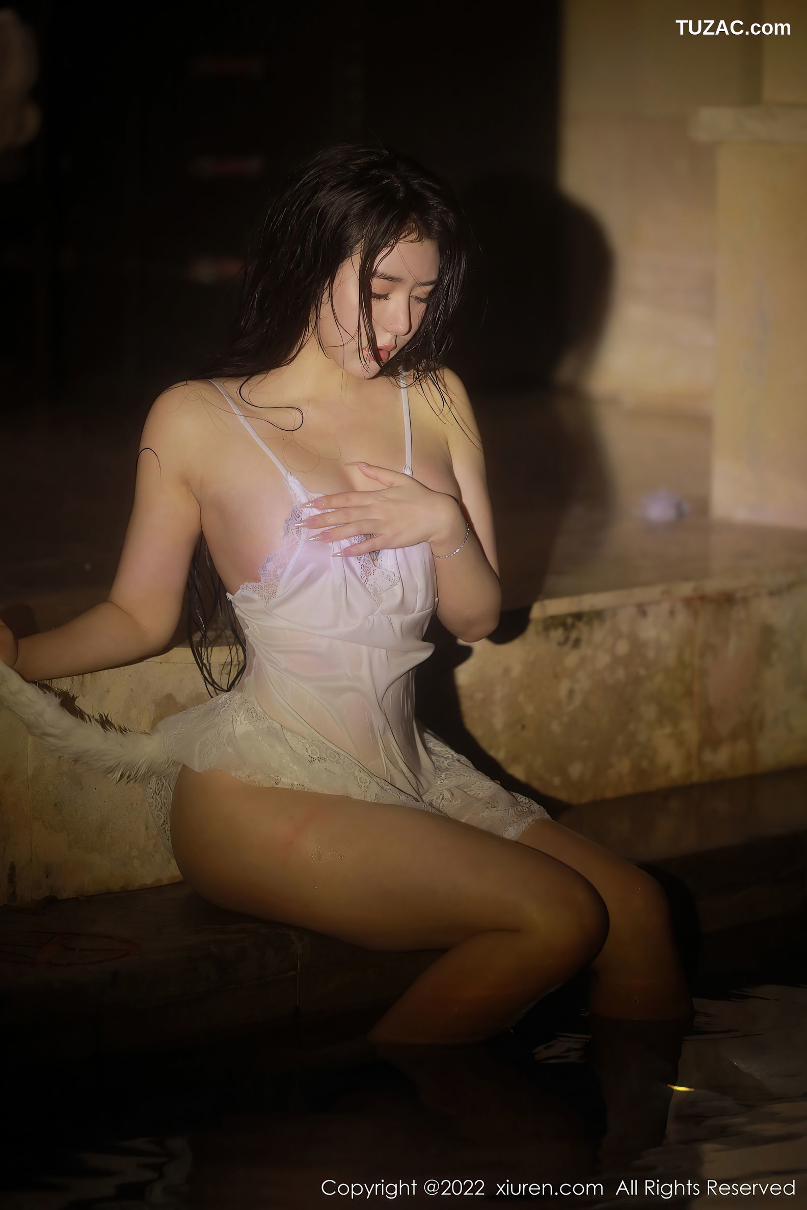 XiuRen秀人网-4504-玛鲁娜Manuela-三亚旅拍-白衣白情趣吊带裙-2022.01.24