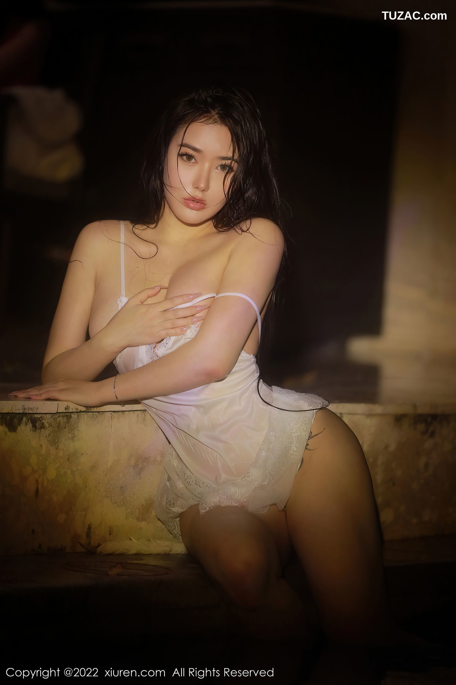 XiuRen秀人网-4504-玛鲁娜Manuela-三亚旅拍-白衣白情趣吊带裙-2022.01.24
