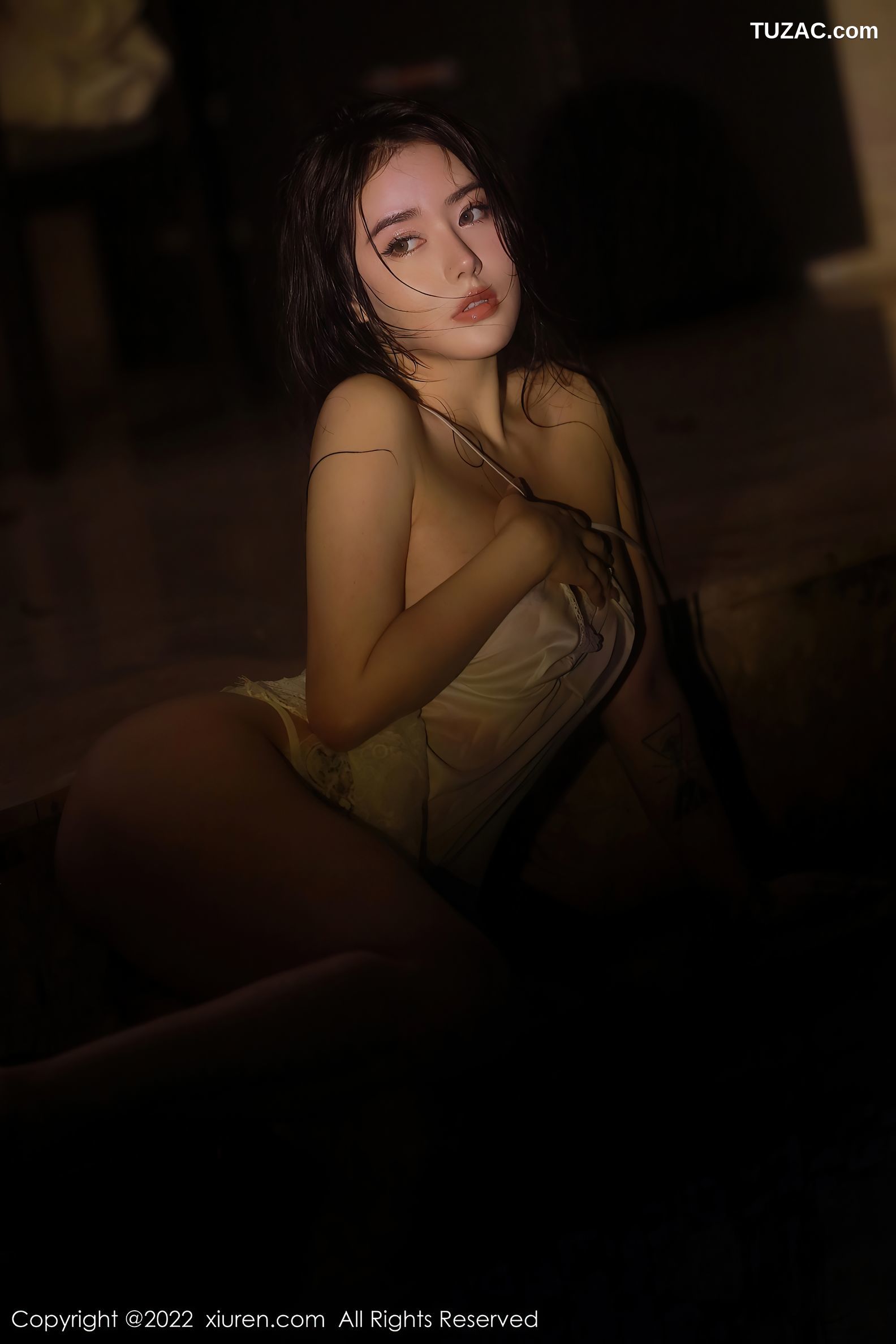 XiuRen秀人网-4504-玛鲁娜Manuela-三亚旅拍-白衣白情趣吊带裙-2022.01.24