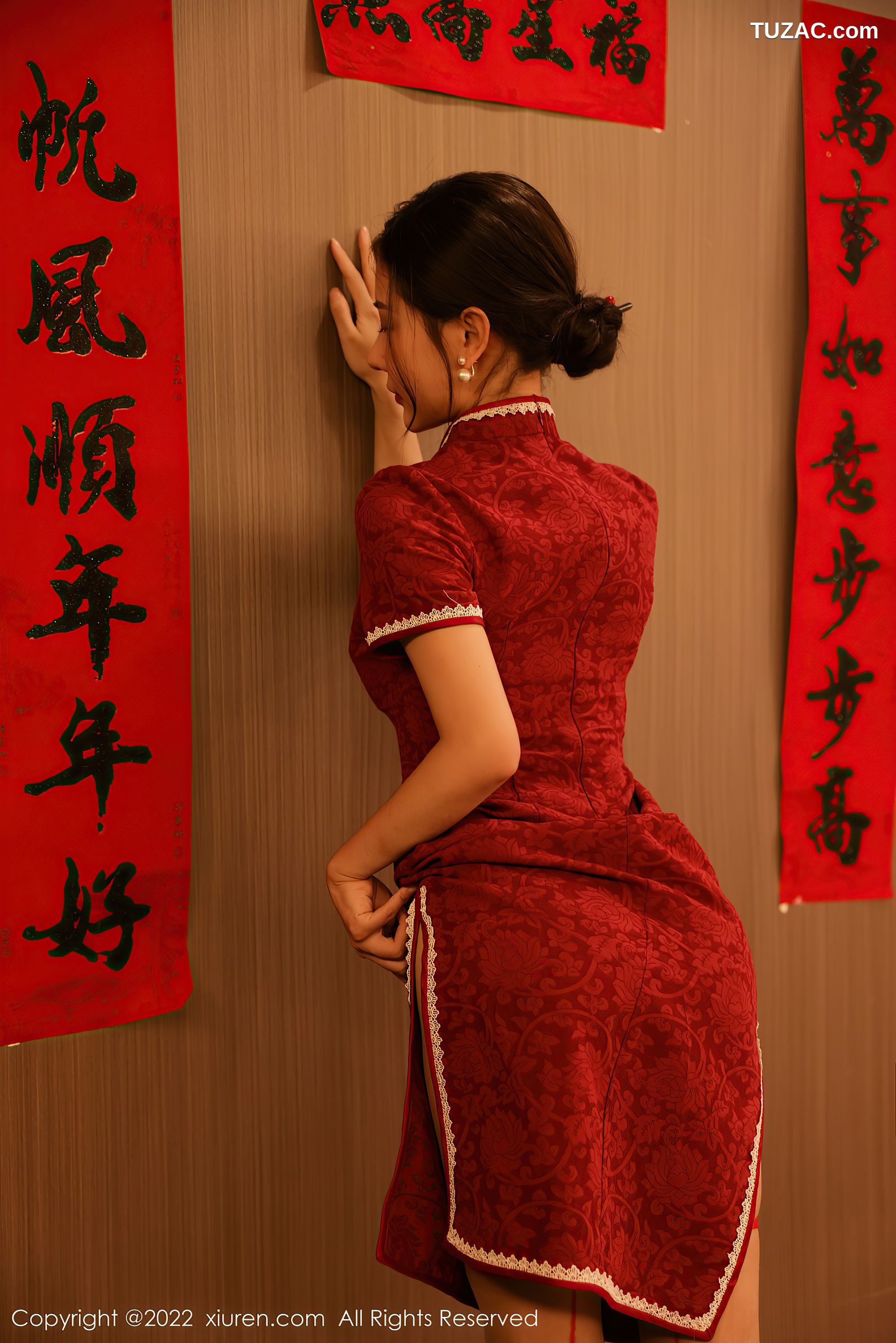 XiuRen秀人网-4508-尹甜甜-新年主题红色韵味旗袍豪乳遮点-2022.01.25