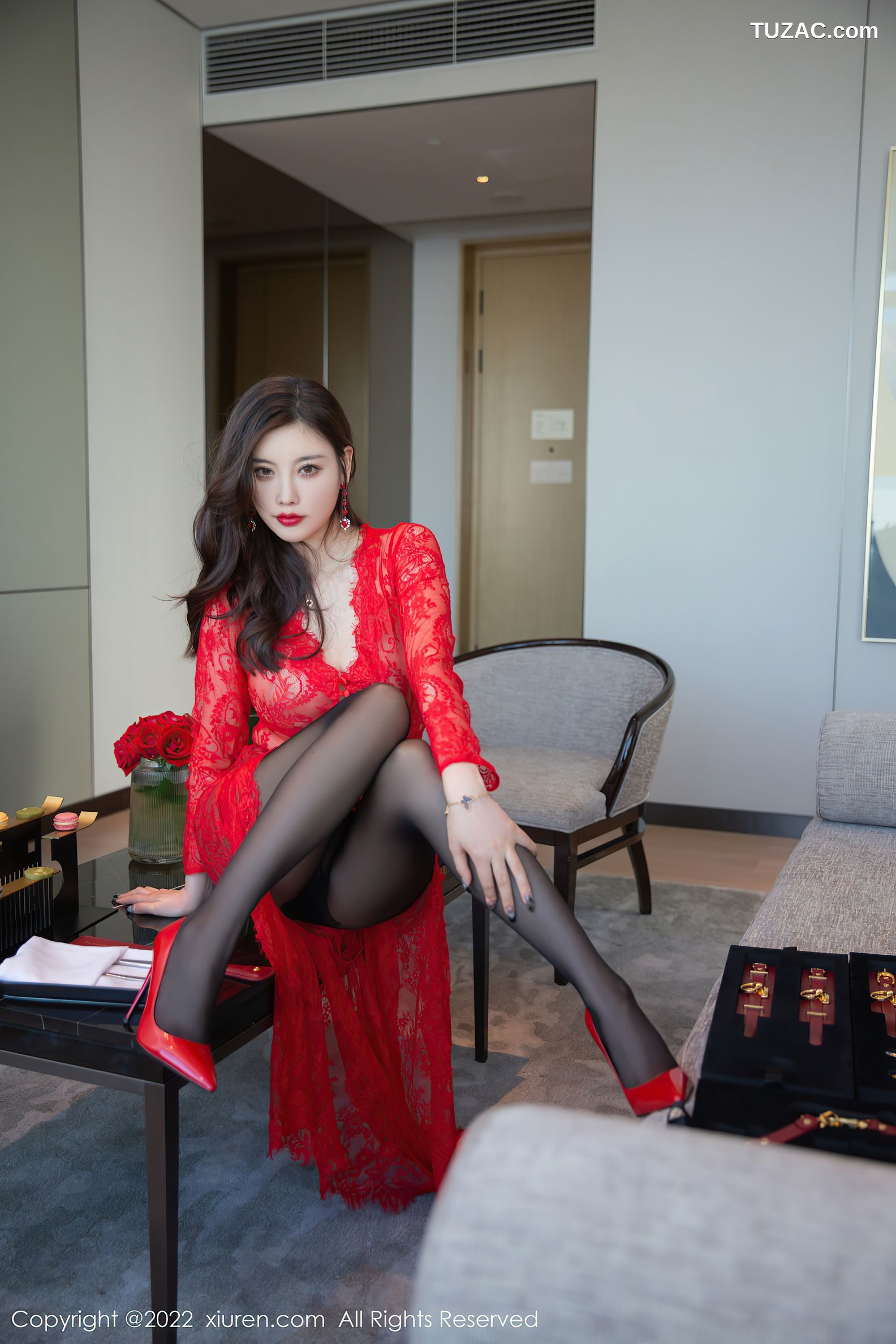 XiuRen秀人网-4516-杨晨晨Yome-新婚之夜主题红色婚纱黑丝裤袜-2022.01.26