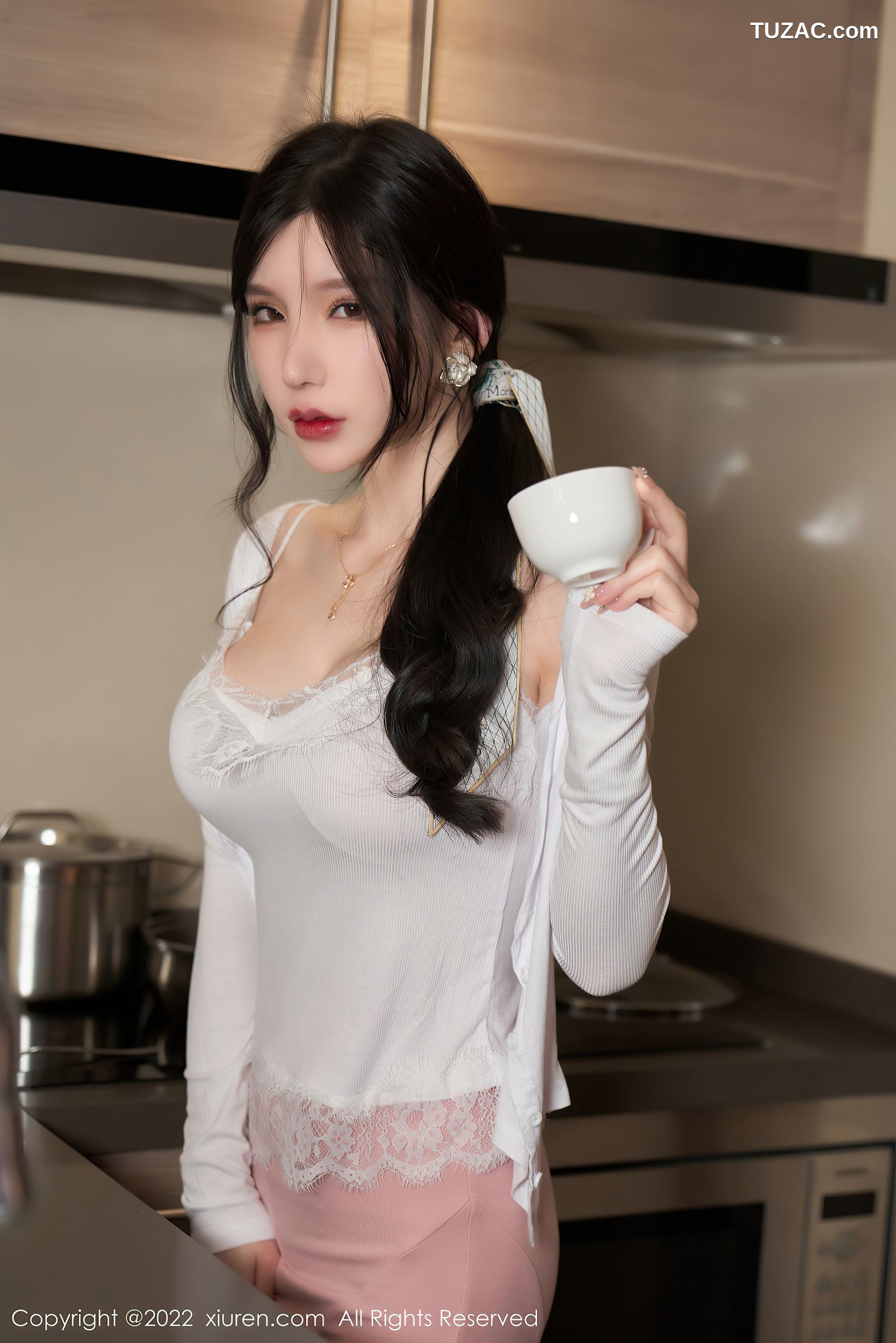 XiuRen秀人网-4517-周于希Sally-情节拍摄白色收身上衣粉色裙子-2022.01.26