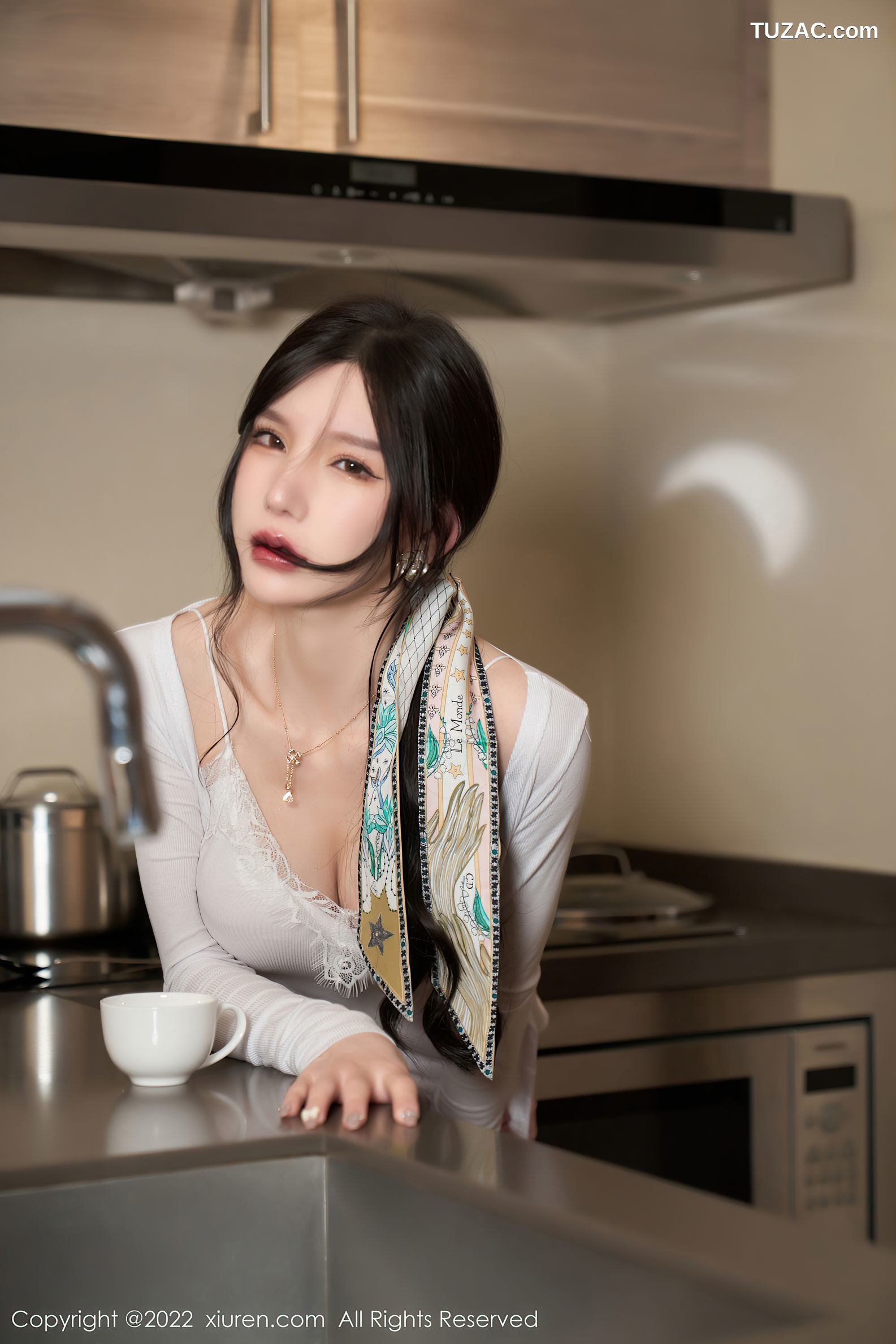 XiuRen秀人网-4517-周于希Sally-情节拍摄白色收身上衣粉色裙子-2022.01.26