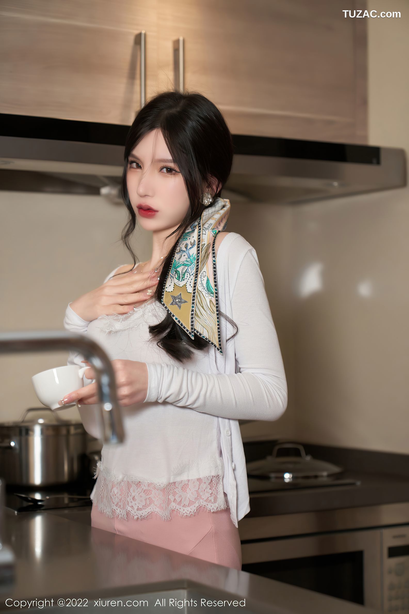 XiuRen秀人网-4517-周于希Sally-情节拍摄白色收身上衣粉色裙子-2022.01.26