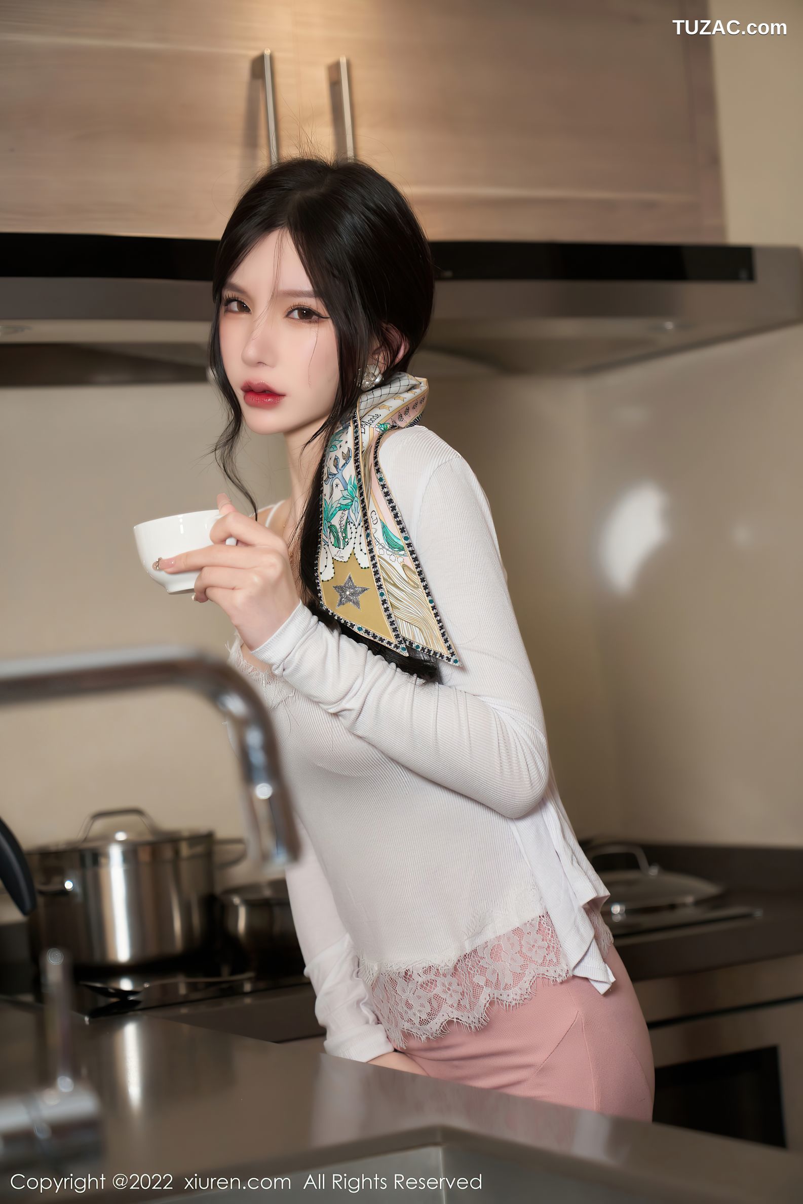 XiuRen秀人网-4517-周于希Sally-情节拍摄白色收身上衣粉色裙子-2022.01.26