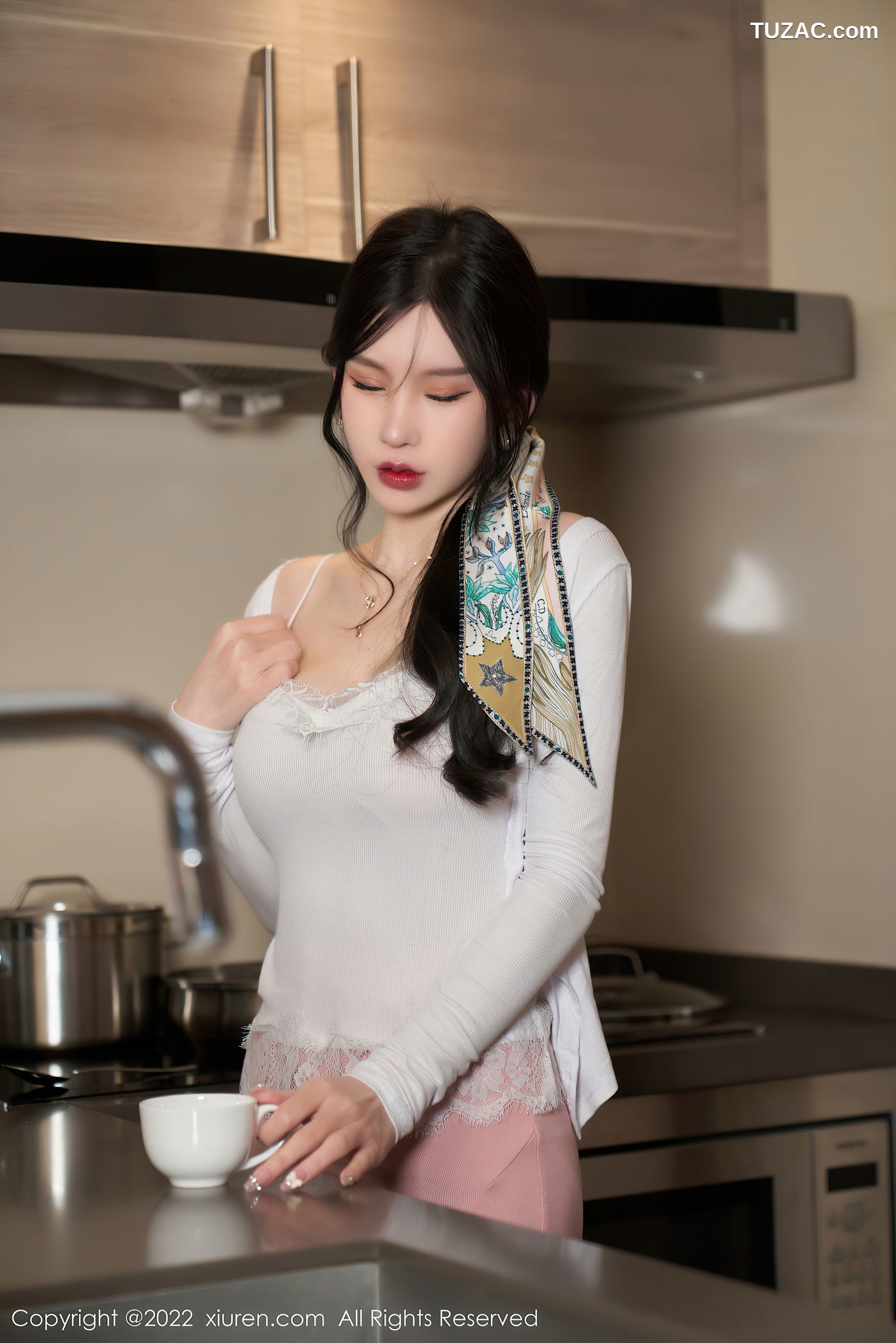 XiuRen秀人网-4517-周于希Sally-情节拍摄白色收身上衣粉色裙子-2022.01.26