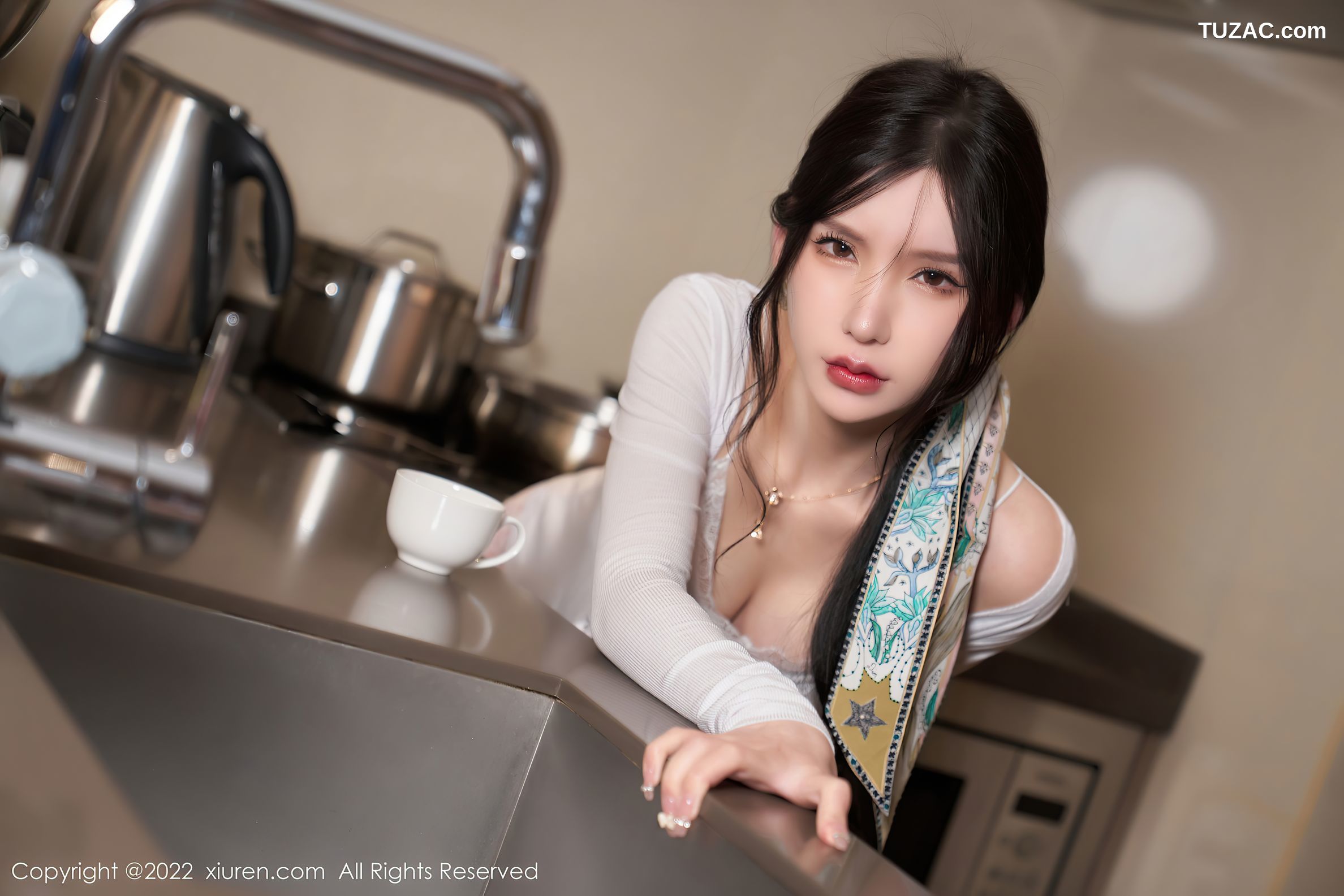 XiuRen秀人网-4517-周于希Sally-情节拍摄白色收身上衣粉色裙子-2022.01.26