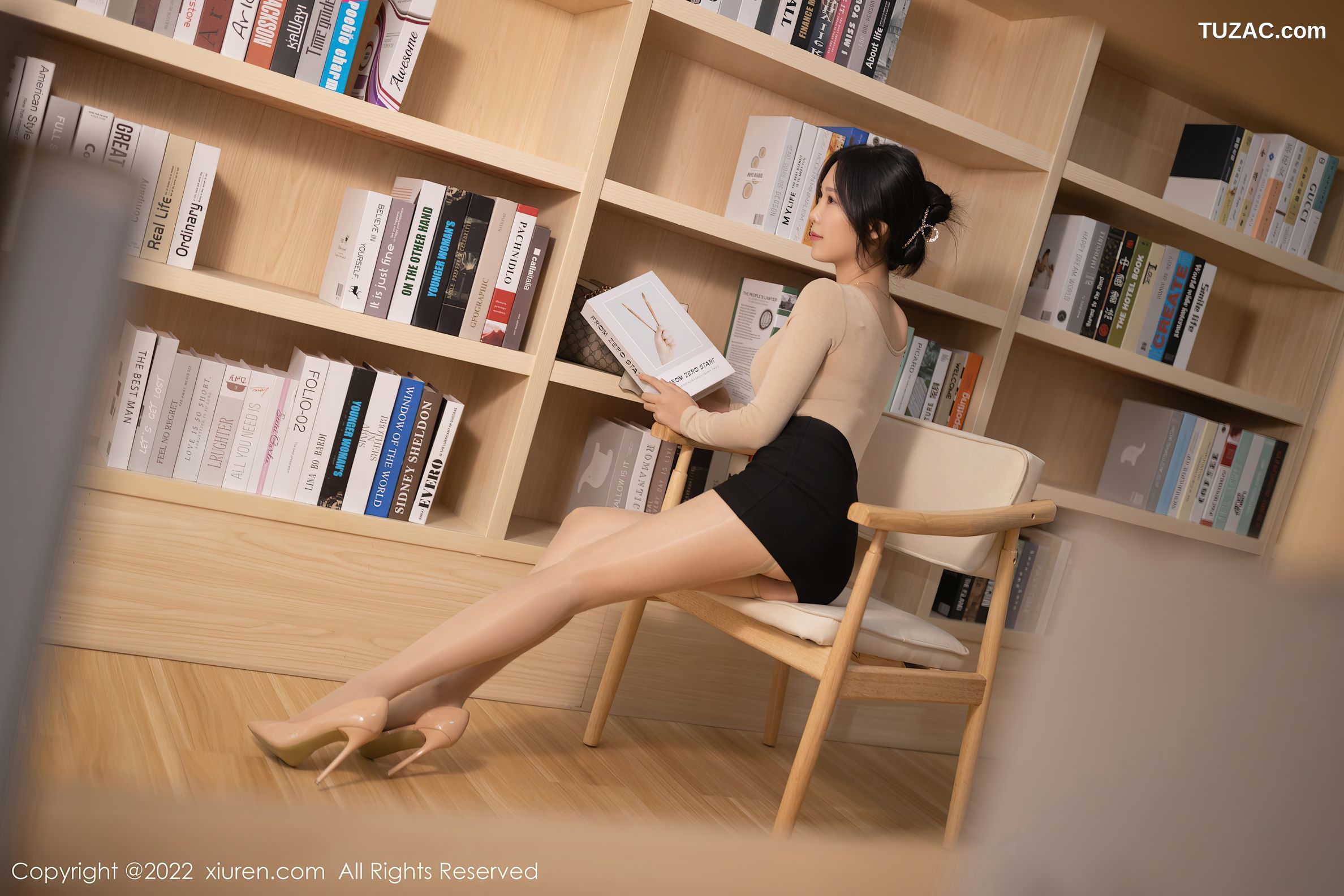 XiuRen秀人网-4523-利世-图书馆场景低胸上衣黑短裙肉丝迷人-2022.01.27