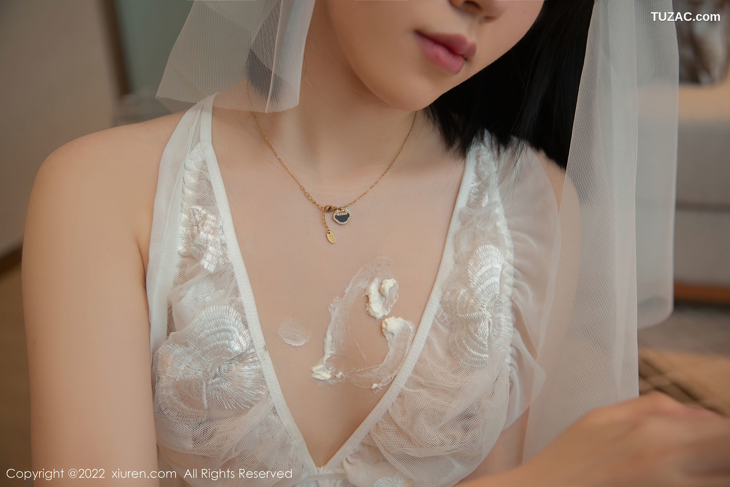 XiuRen秀人网-4530-一颗甜蛋黄a-结婚纪念日主题薄透服饰-2022.01.28