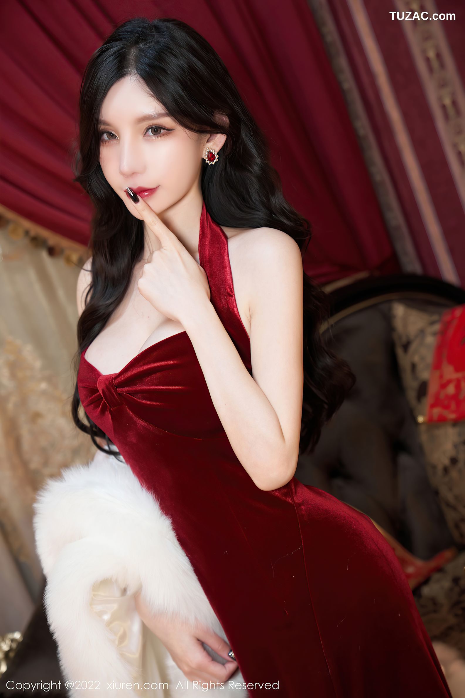 XiuRen秀人网-4545-周于希Sally-三亚旅拍新年主题红色礼裙黑丝-2022.01.30