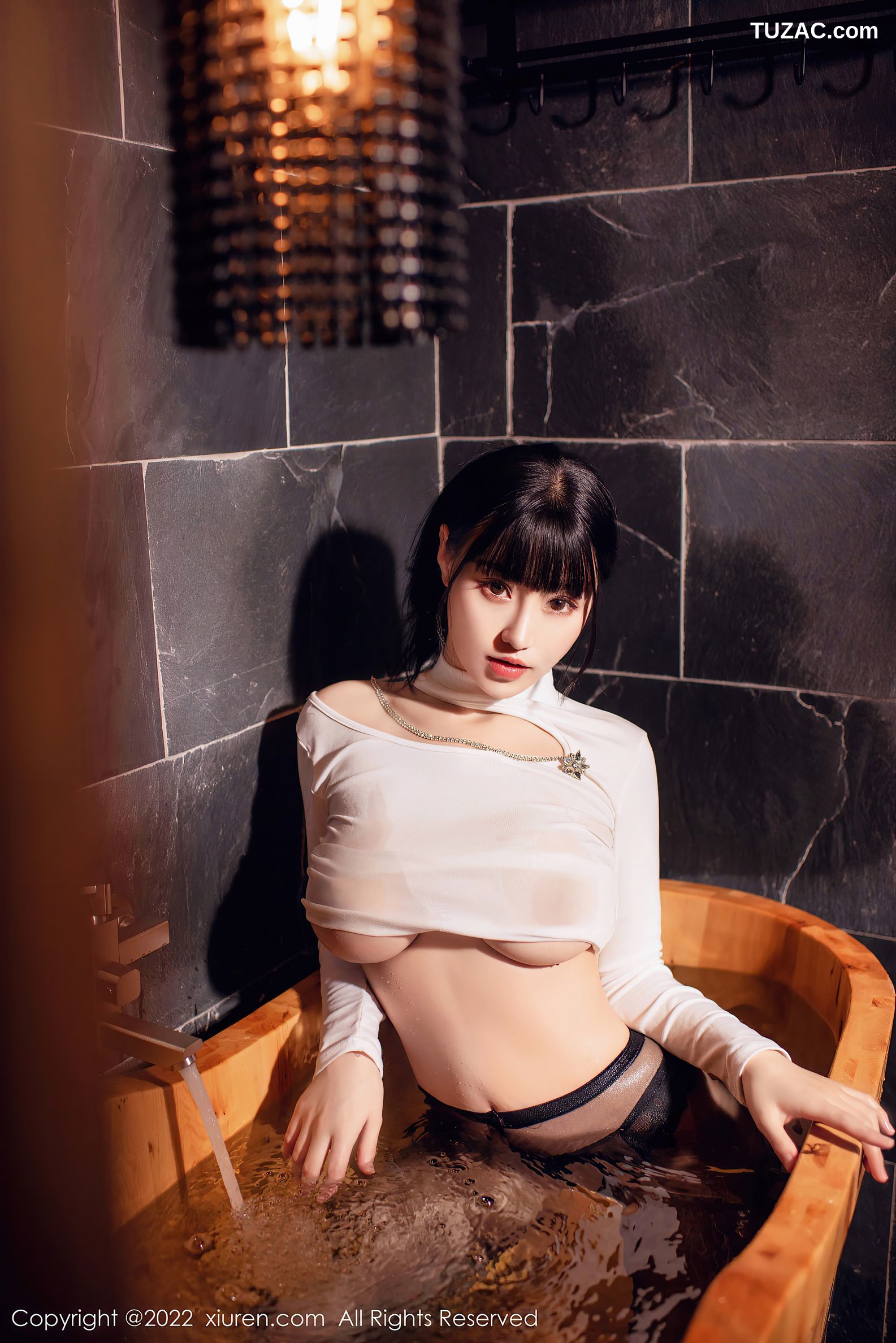 XiuRen秀人网-4548-朱可儿Flora-半截上衣黑丝裤袜-2022.02.07