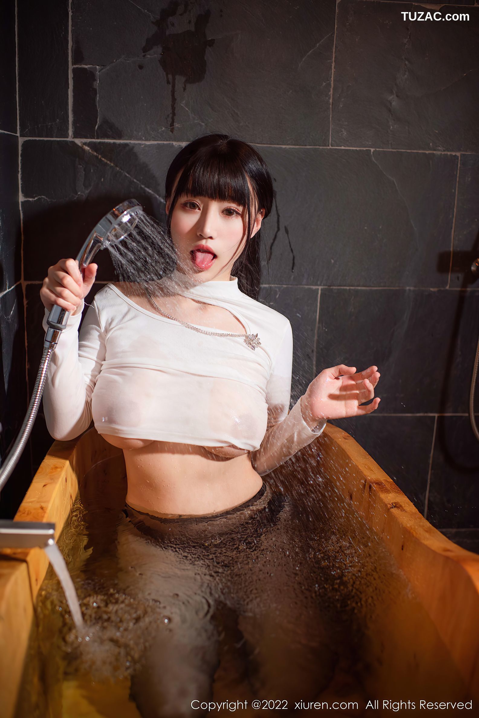 XiuRen秀人网-4548-朱可儿Flora-半截上衣黑丝裤袜-2022.02.07