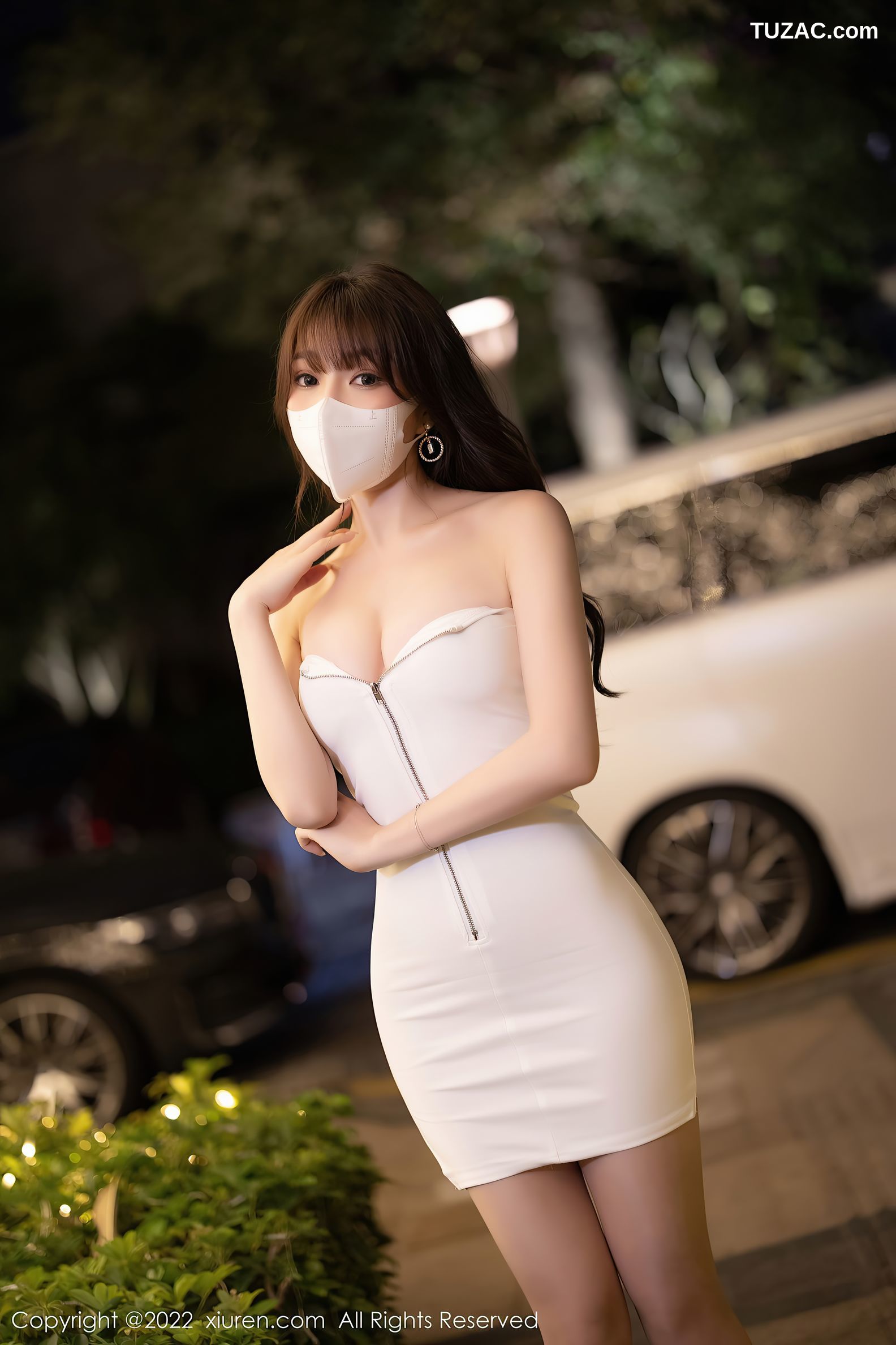 XiuRen秀人网-4550-芝芝Booty-白色低胸连衣裙原色丝袜-2022.02.07