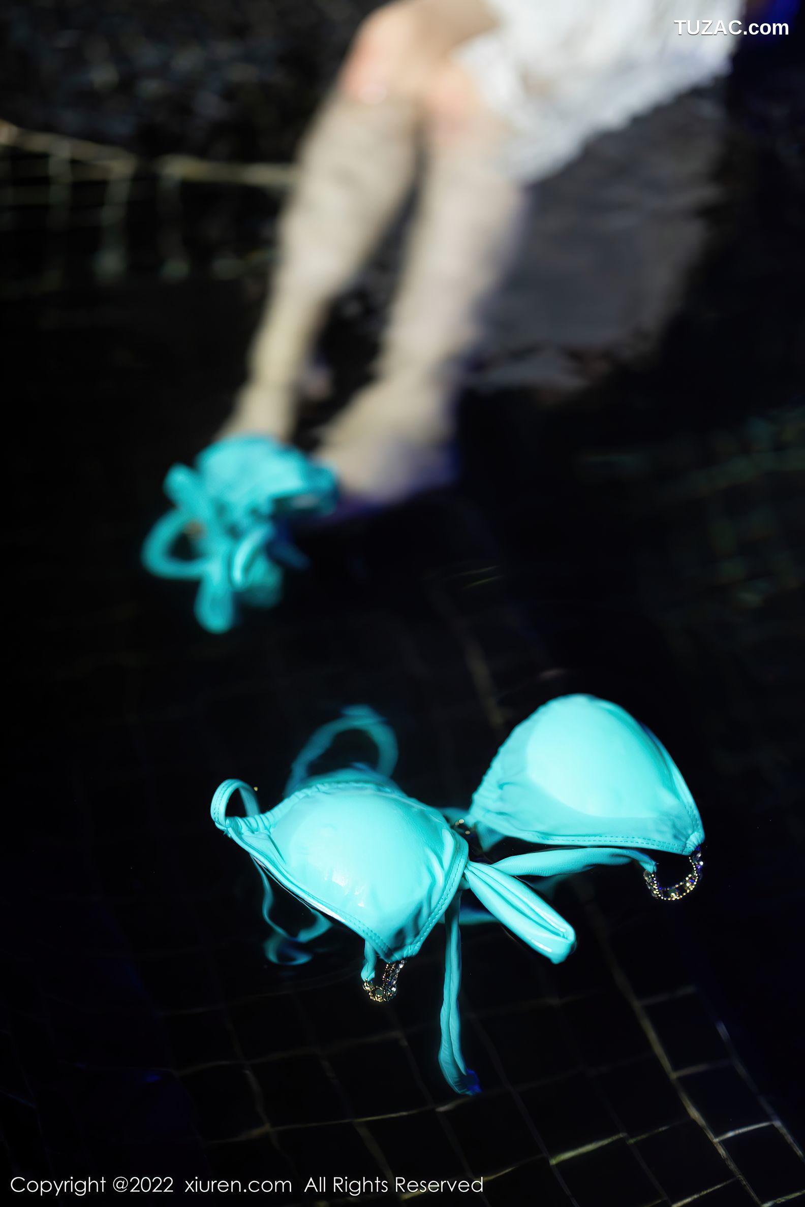 XiuRen秀人网-4551-绮里嘉ula-珠三角旅拍泳池边蓝色比基尼-2022.02.07