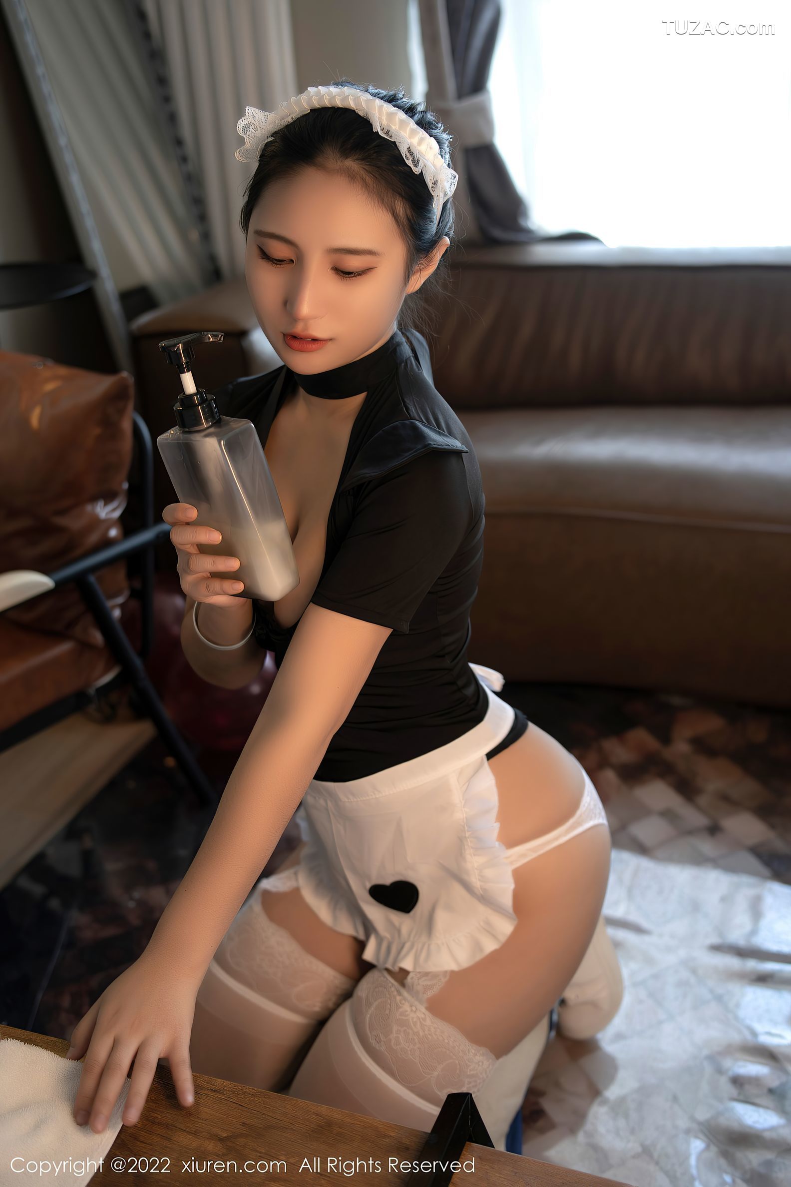 XiuRen秀人网-4554-久久Aimee-性感女仆装白色蕾丝吊带袜-2022.02.08