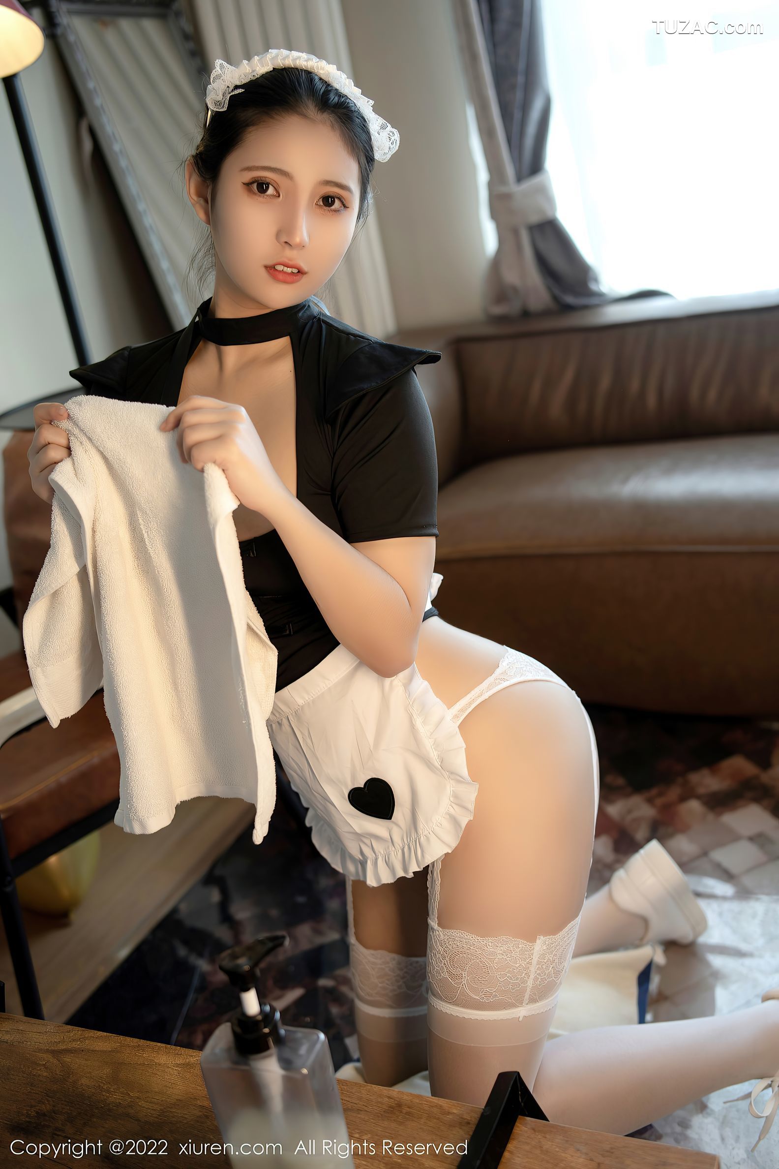 XiuRen秀人网-4554-久久Aimee-性感女仆装白色蕾丝吊带袜-2022.02.08