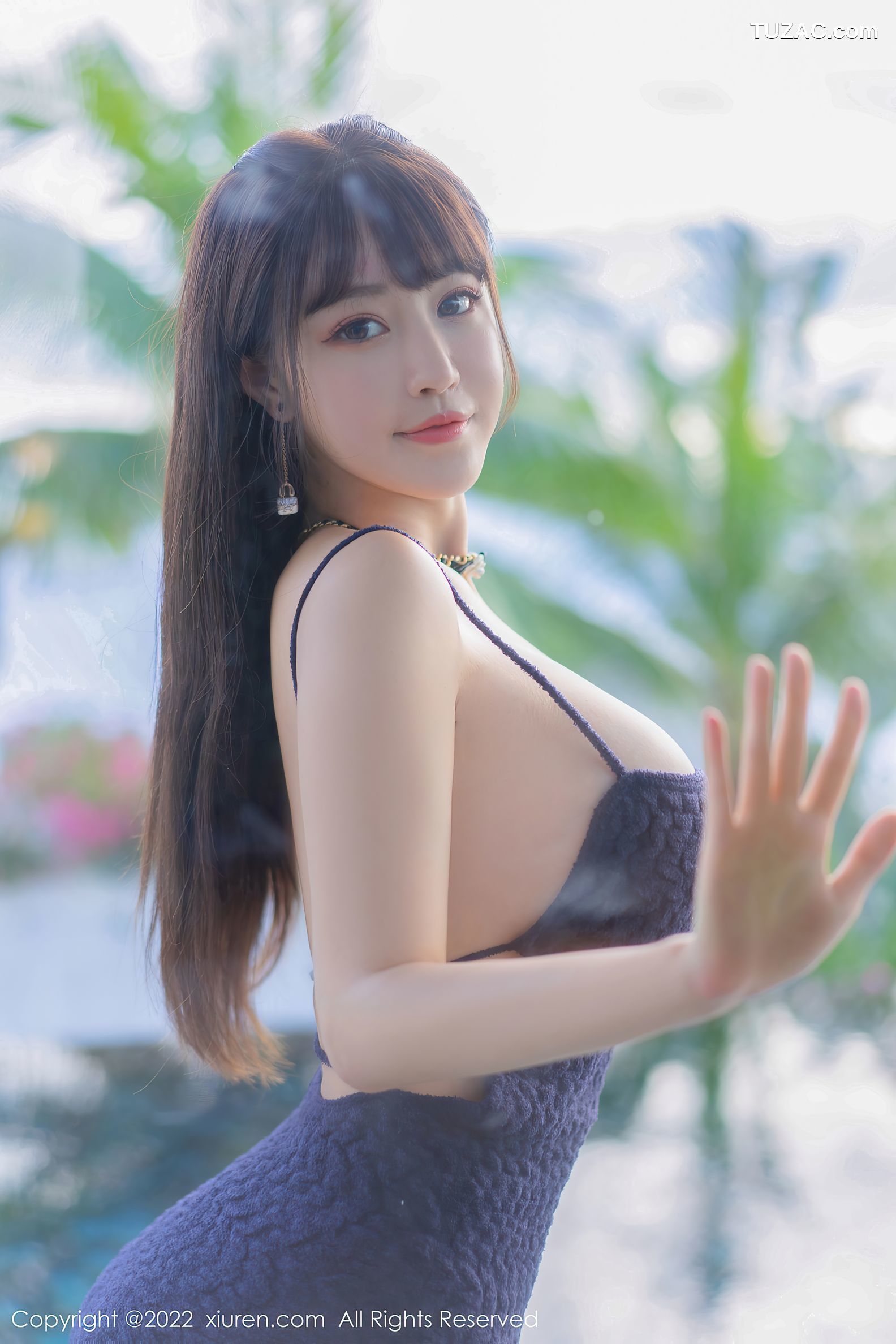 XiuRen秀人网-4561-朱可儿Flora-三亚旅拍深色低胸吊带长裙丰满身材-2022.02.09