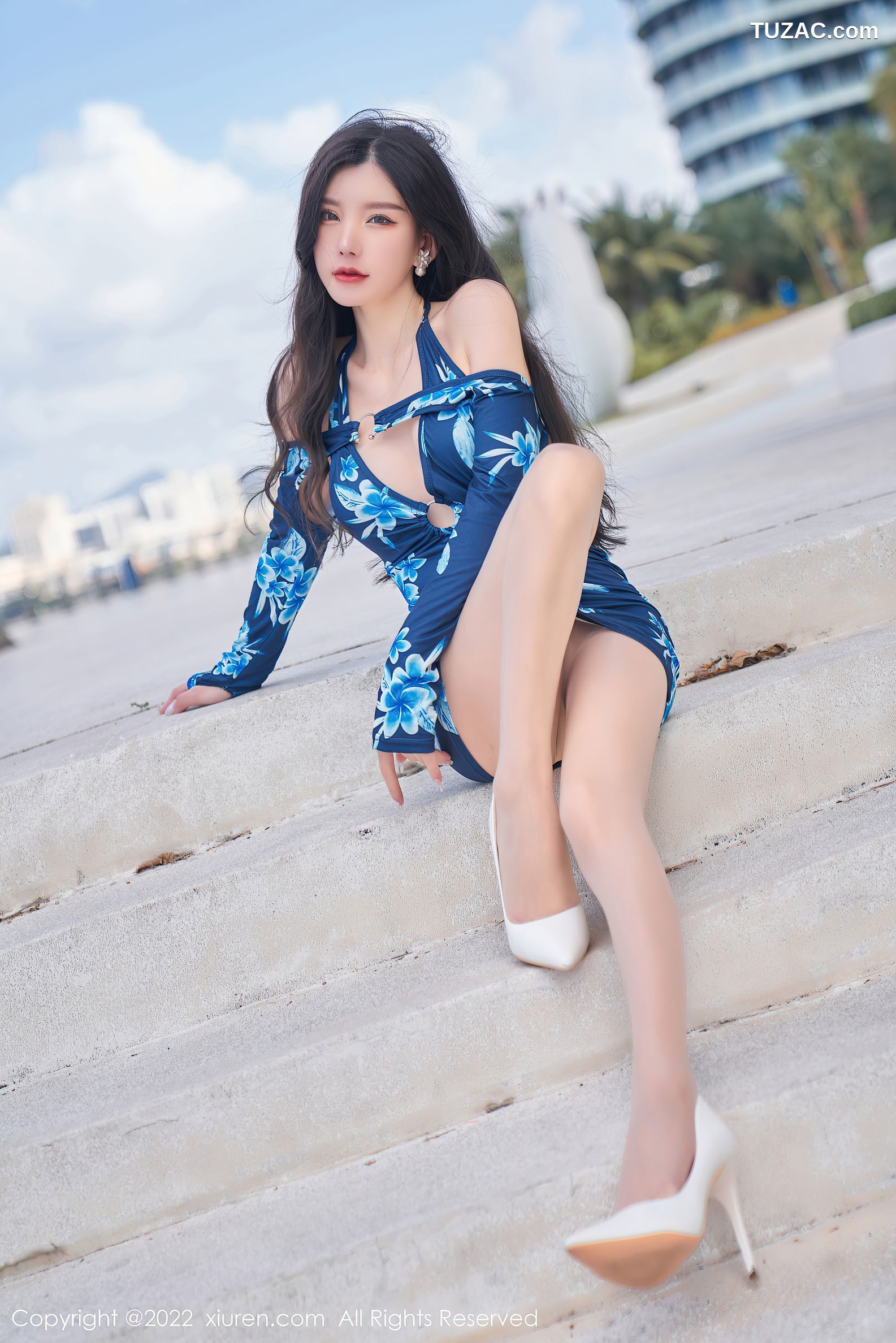 XiuRen秀人网-4563-周于希Sally-三亚旅拍性感蓝花纹连身衣-2022.02.09