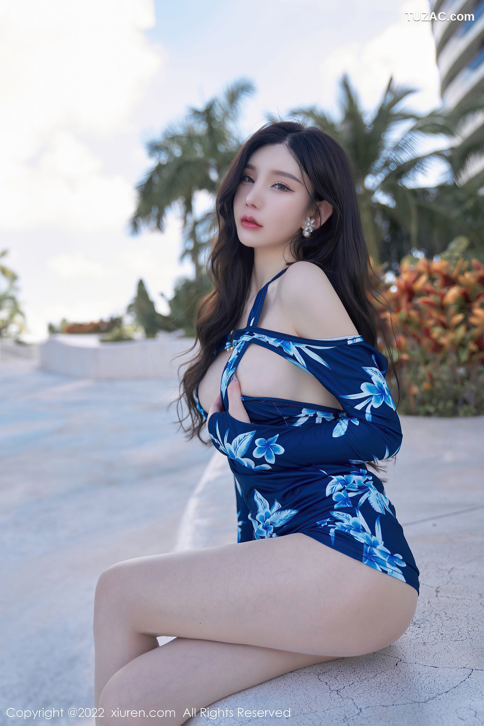 XiuRen秀人网-4563-周于希Sally-三亚旅拍性感蓝花纹连身衣-2022.02.09