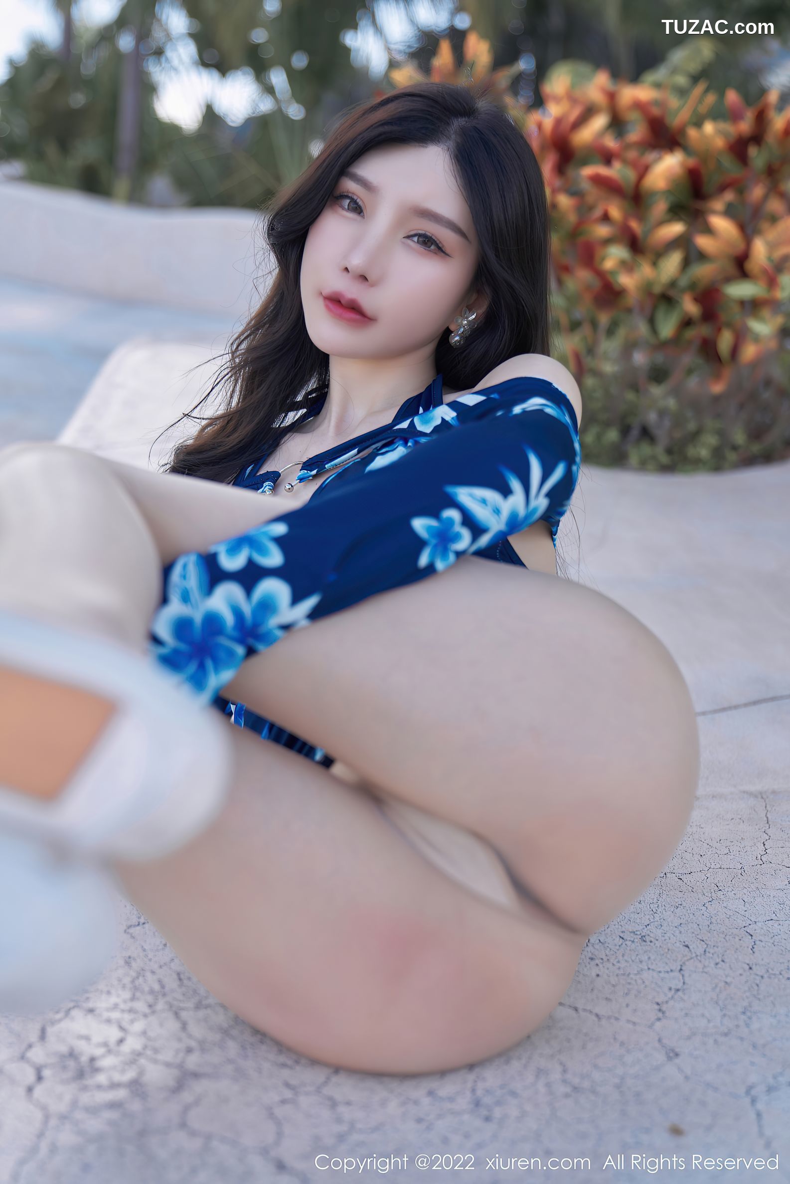 XiuRen秀人网-4563-周于希Sally-三亚旅拍性感蓝花纹连身衣-2022.02.09