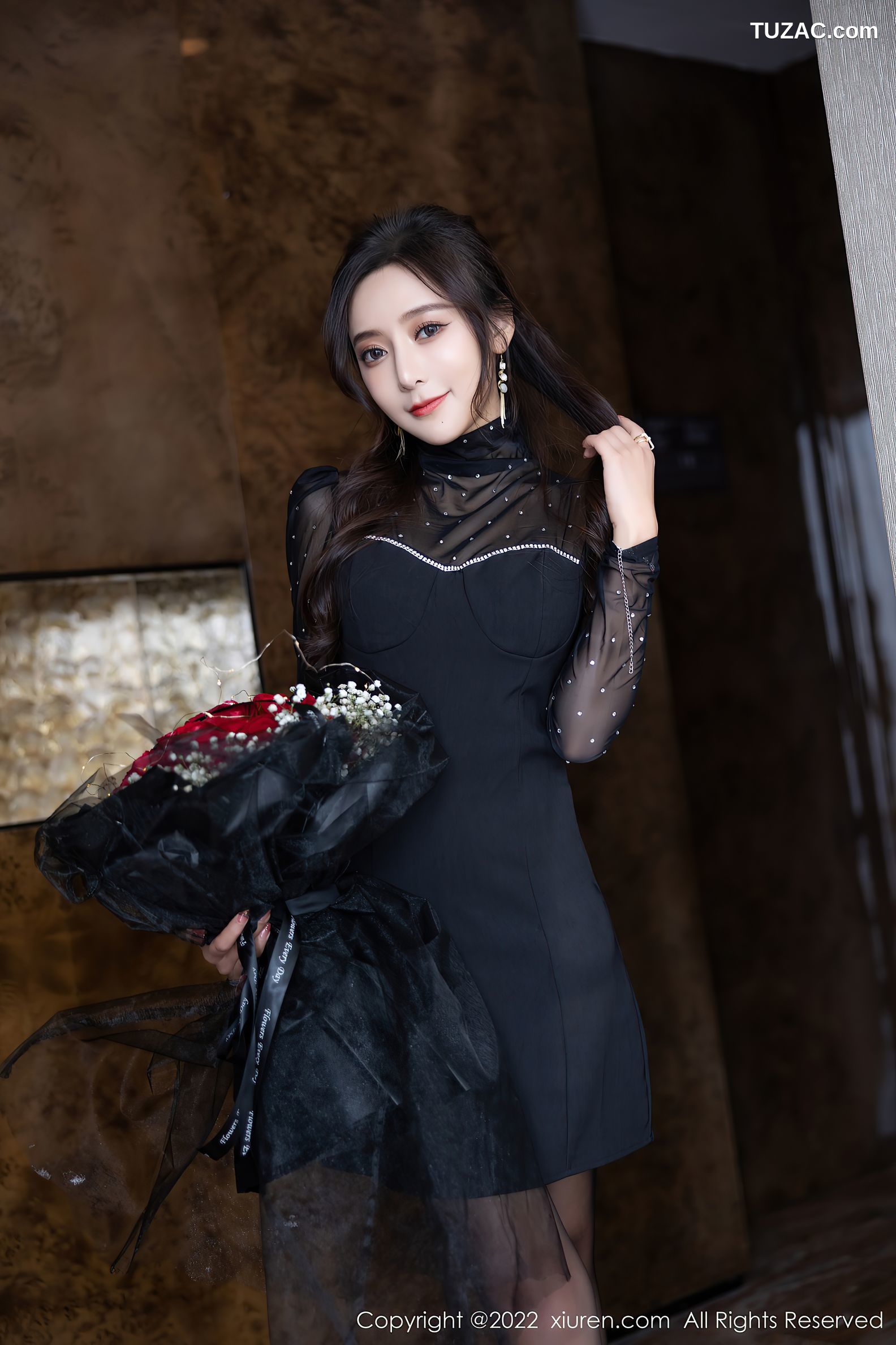 XiuRen秀人网-4574-王馨瑶Yanni-室内场景黑色轻透服饰红色情趣内衣-2022.02.11