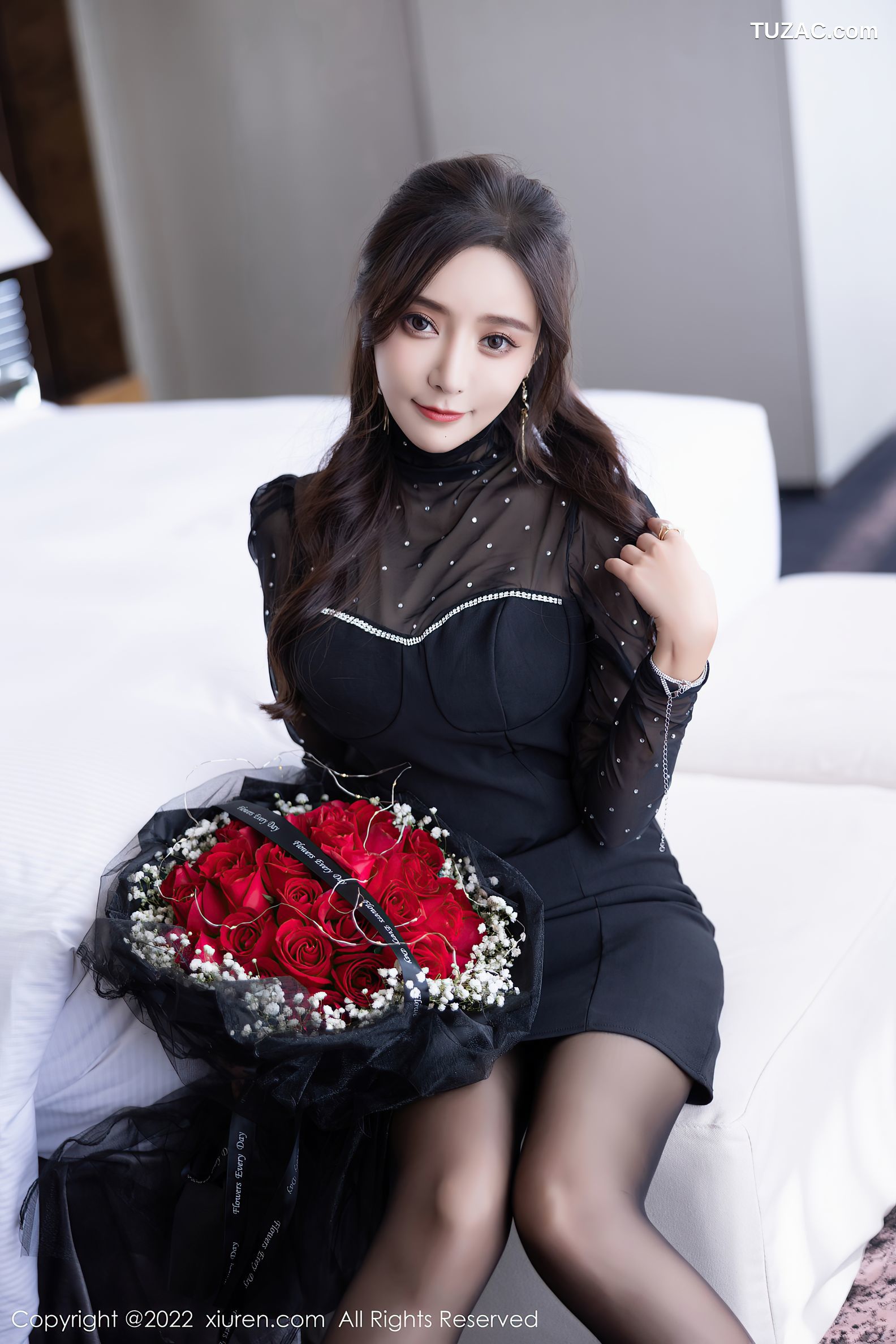XiuRen秀人网-4574-王馨瑶Yanni-室内场景黑色轻透服饰红色情趣内衣-2022.02.11